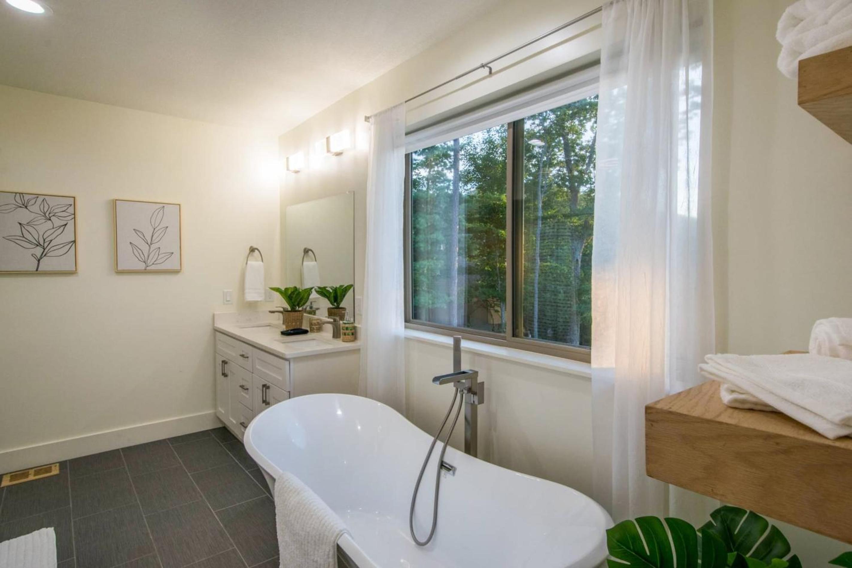 Hot Tub Fire Pit Mountain Views 10min to AVL Modern Escape by Avanstay