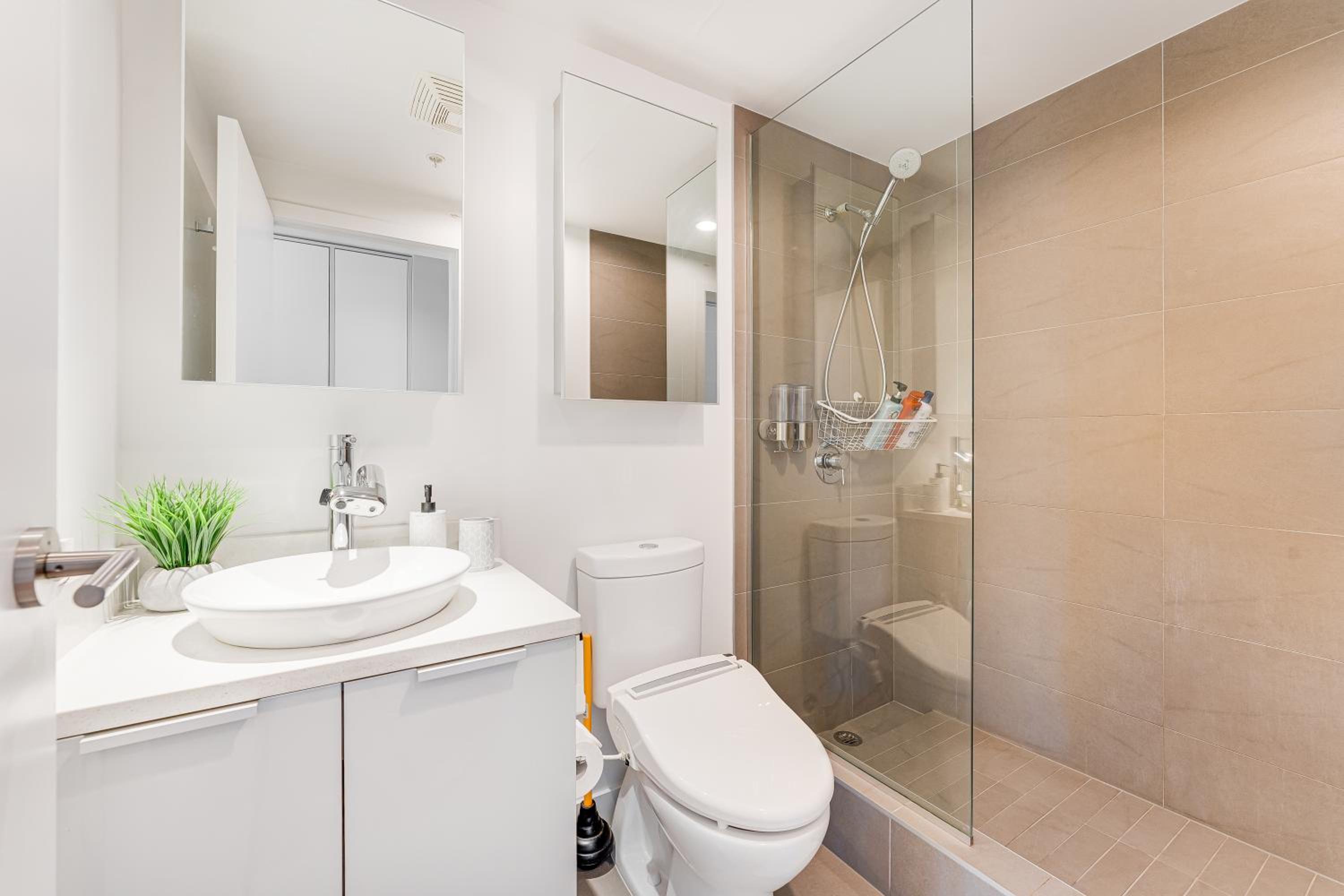Luxurious Two Bedroom Apartment with a Million Dollar View