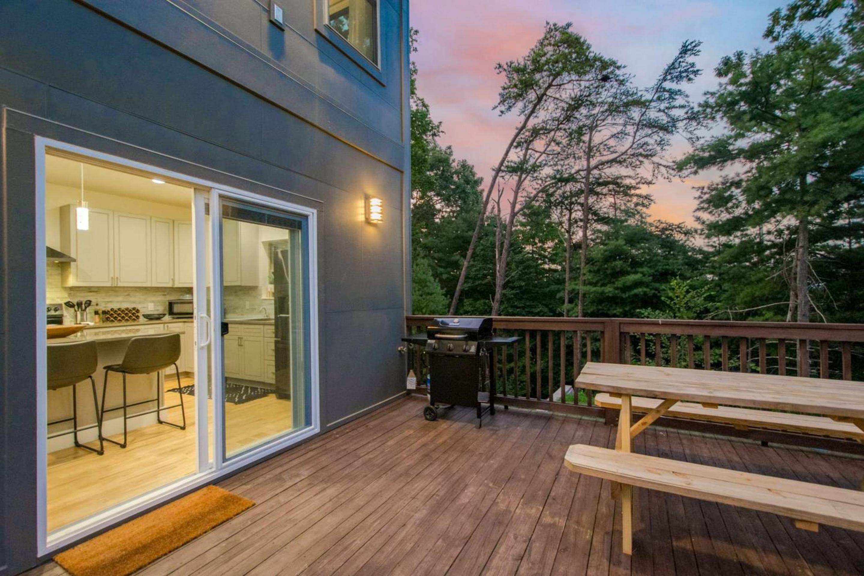 Hot Tub Fire Pit Mountain Views 10min to AVL Modern Escape by Avanstay