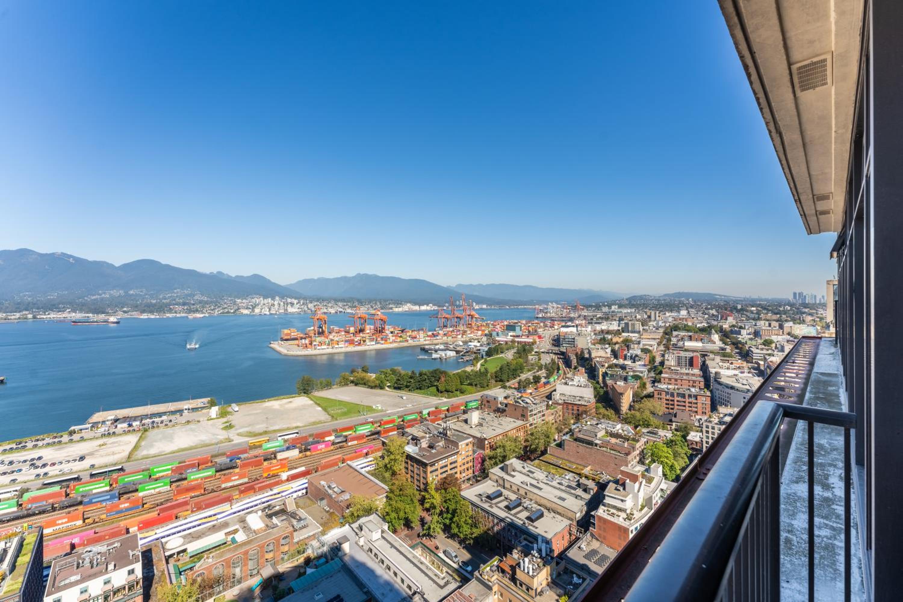 Luxurious Two Bedroom Apartment with a Million Dollar View