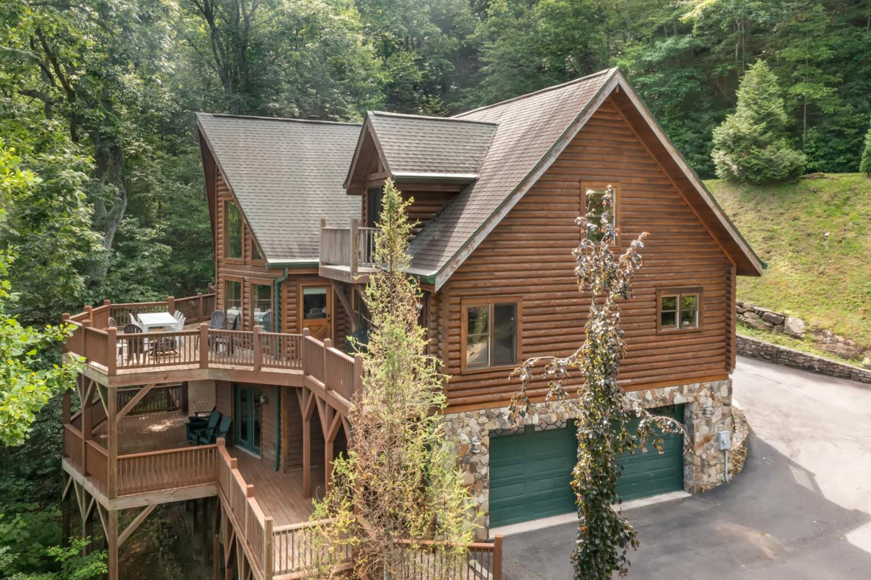 Leyland by AvantStay Cabin Mansion w Views