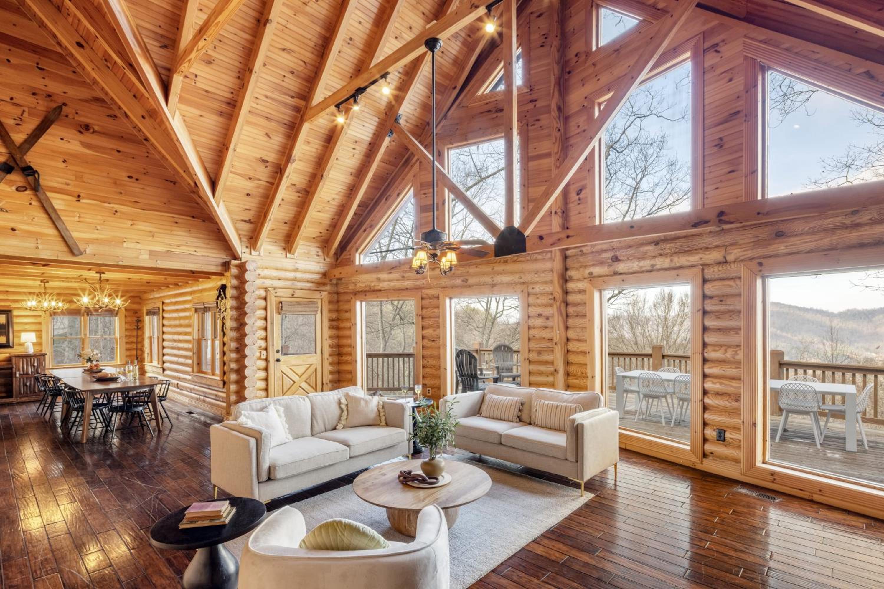 Leyland by AvantStay Cabin Mansion w Views