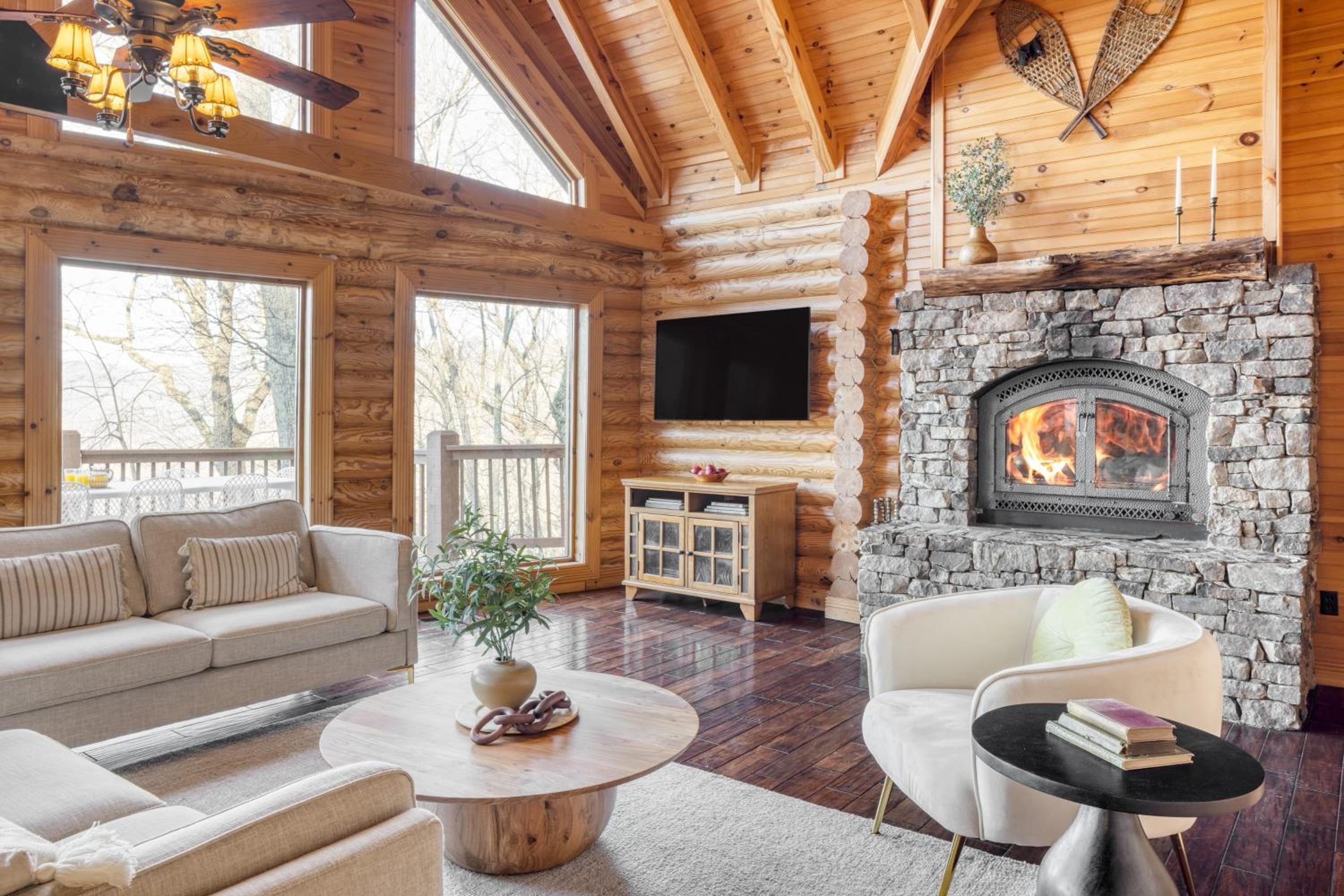 Leyland by AvantStay Cabin Mansion w Views