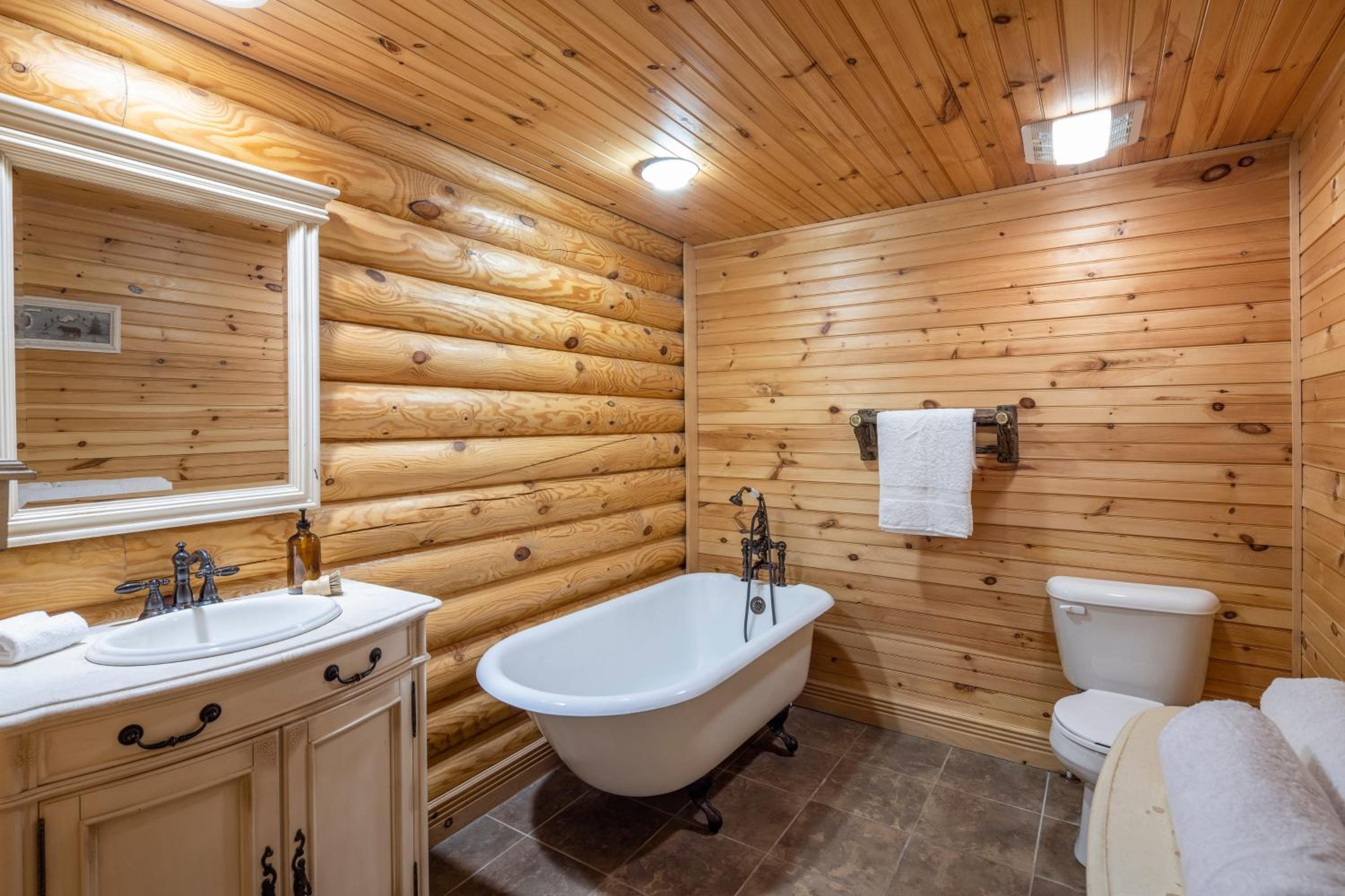 Leyland by AvantStay Cabin Mansion w Views