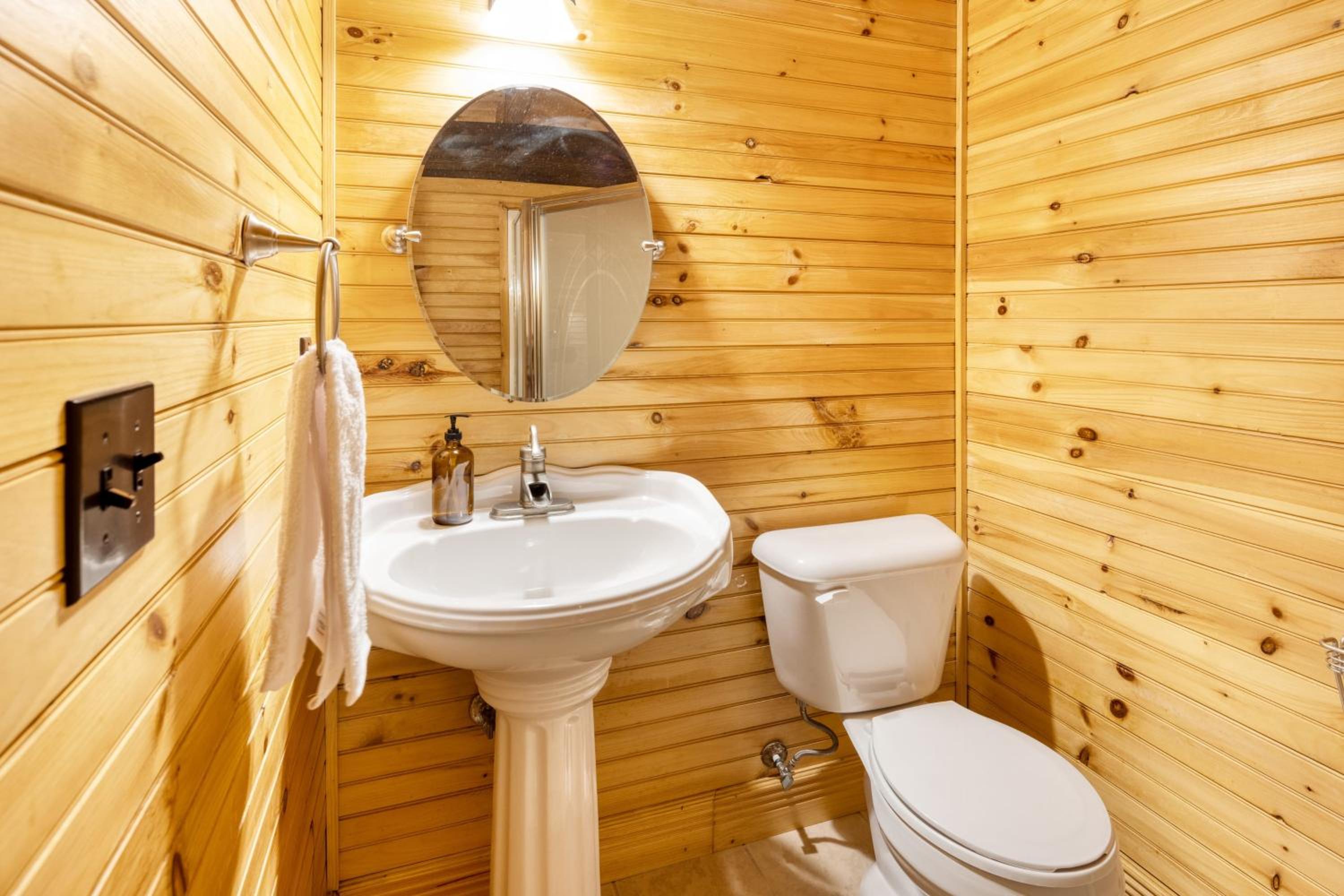 Leyland by AvantStay Cabin Mansion w Views