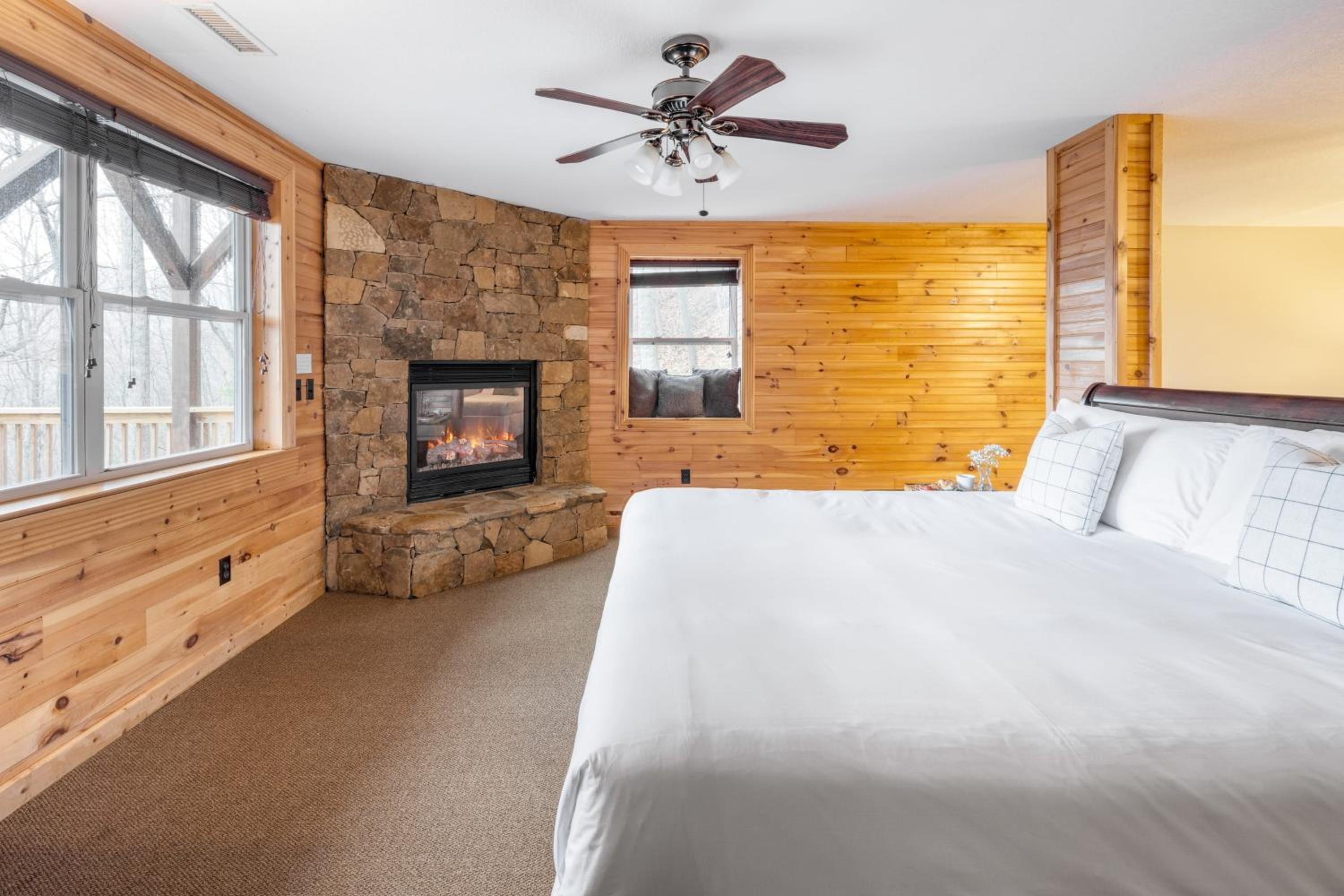 Leyland by AvantStay Cabin Mansion w Views