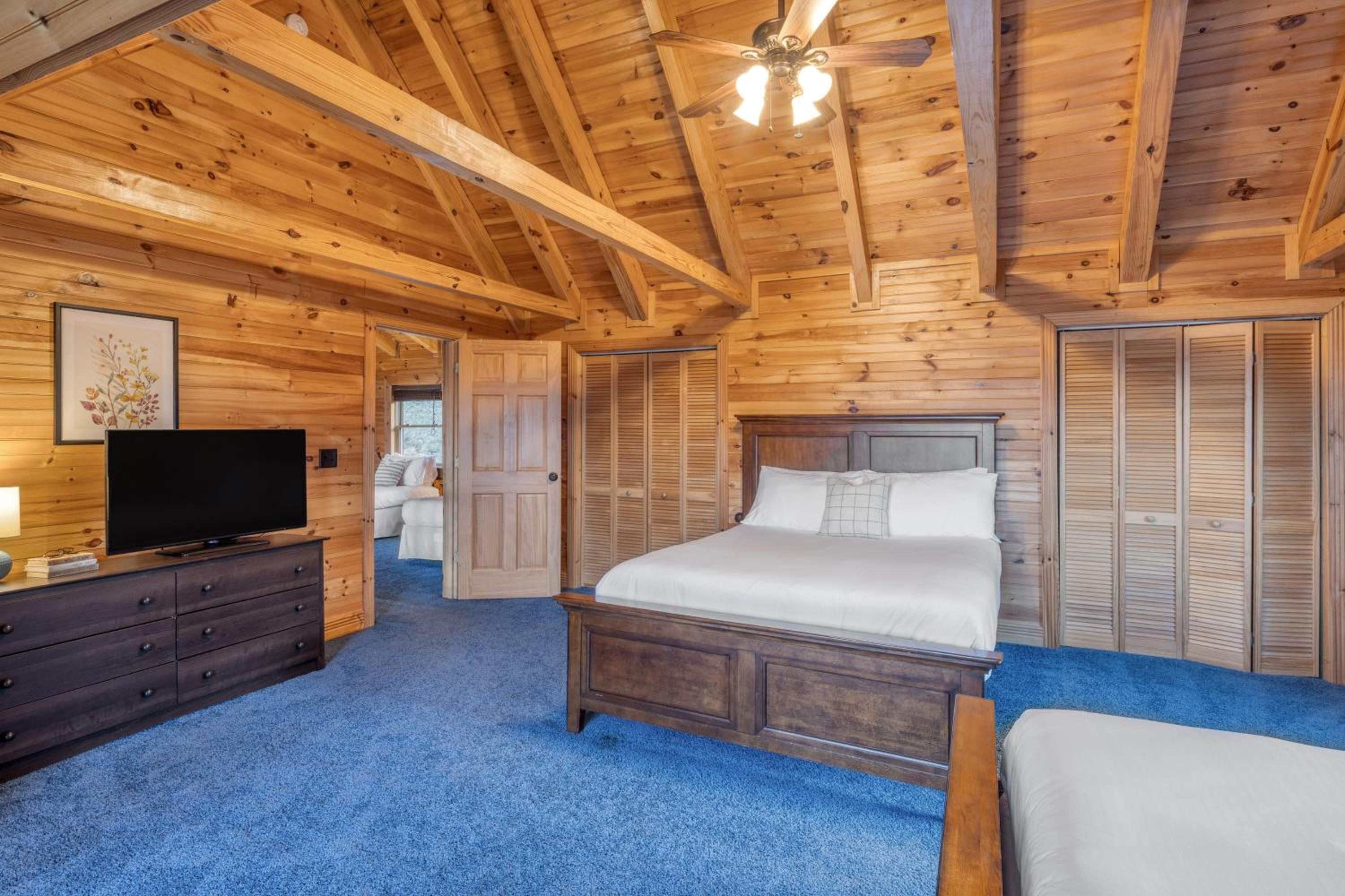 Leyland by AvantStay Cabin Mansion w Views