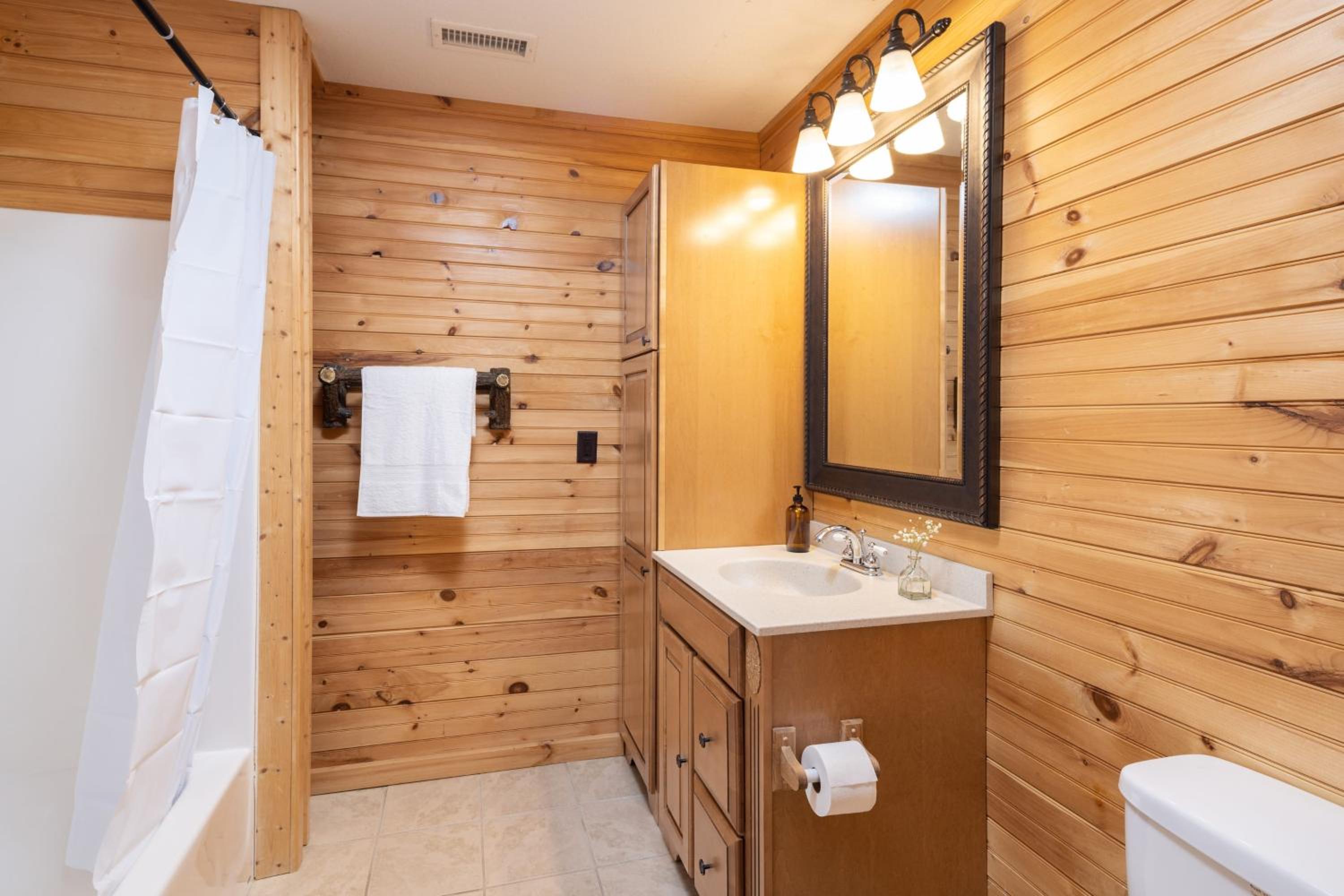 Leyland by AvantStay Cabin Mansion w Views