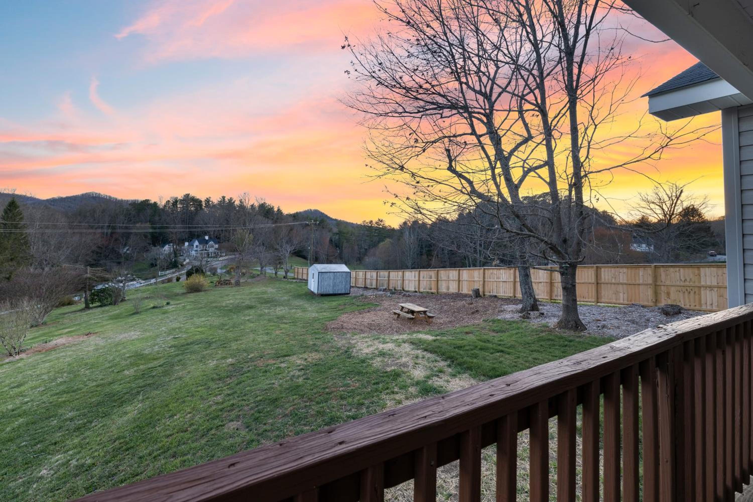 Little Pisgah Sunrise by AvantStay Mountain View