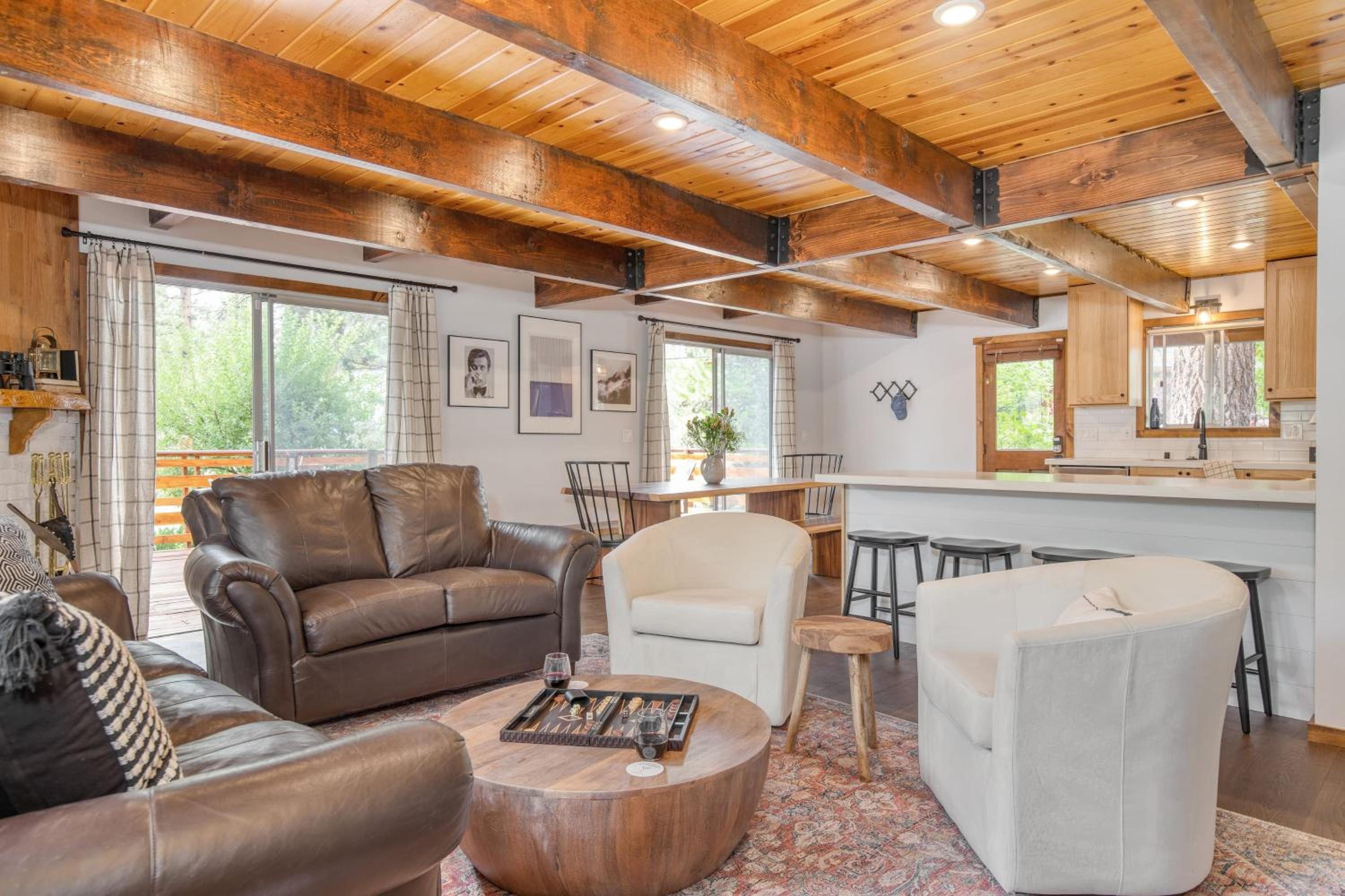 Updated Chic 4BDR w Large Deck Close to the Lake Avalon Pines by AvantStay