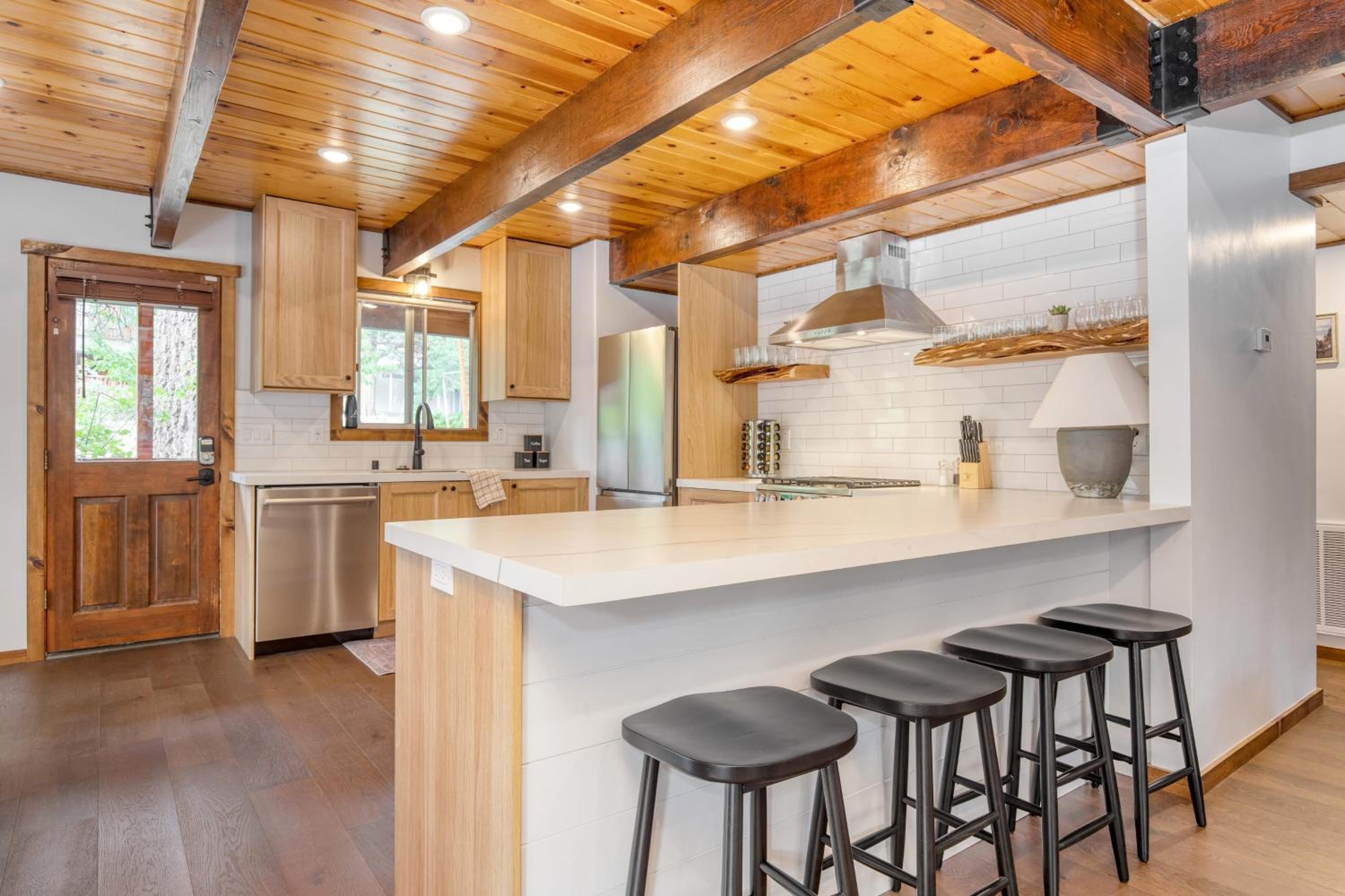 Updated Chic 4BDR w Large Deck Close to the Lake Avalon Pines by AvantStay