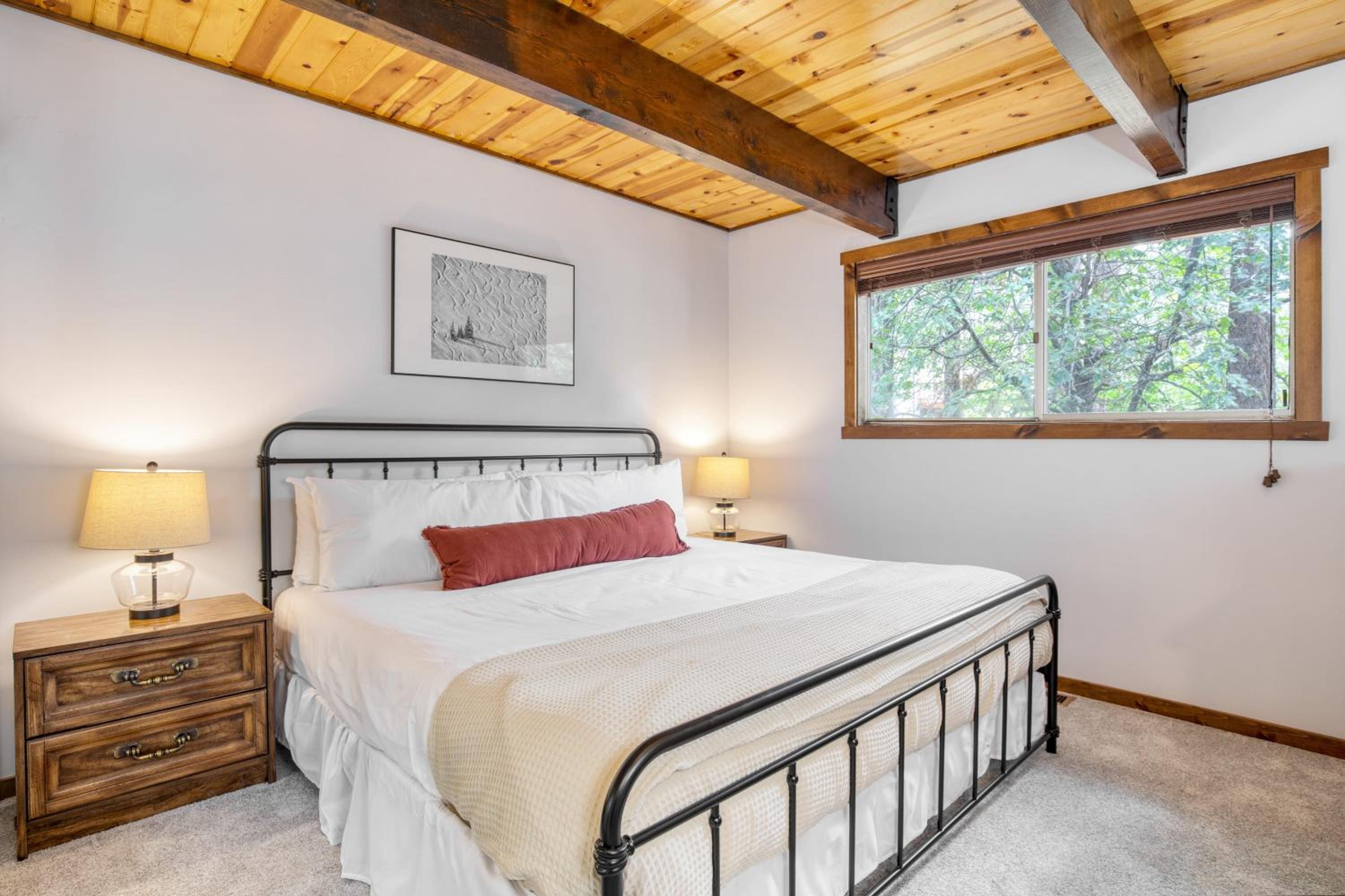 Updated Chic 4BDR w Large Deck Close to the Lake Avalon Pines by AvantStay