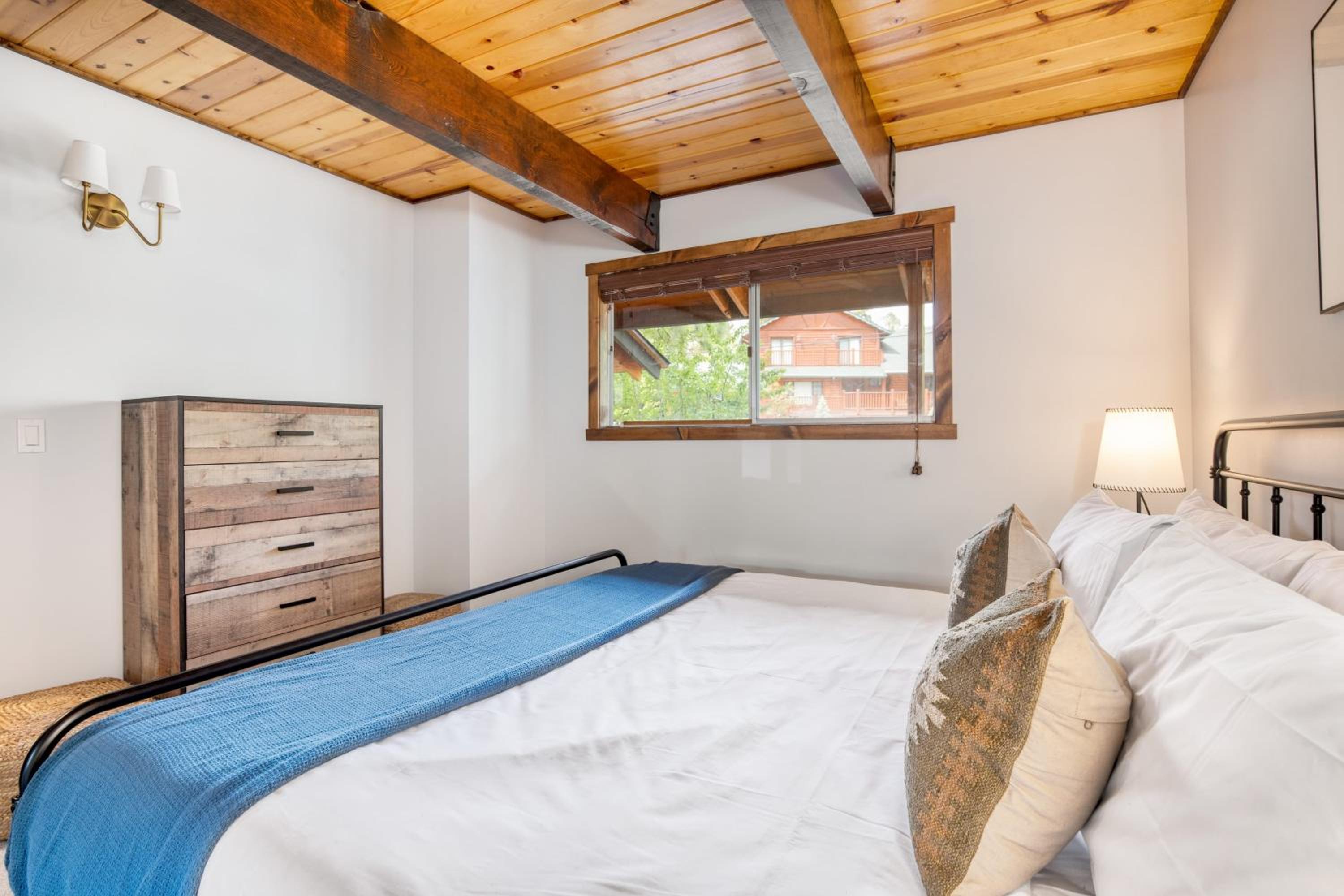 Updated Chic 4BDR w Large Deck Close to the Lake Avalon Pines by AvantStay