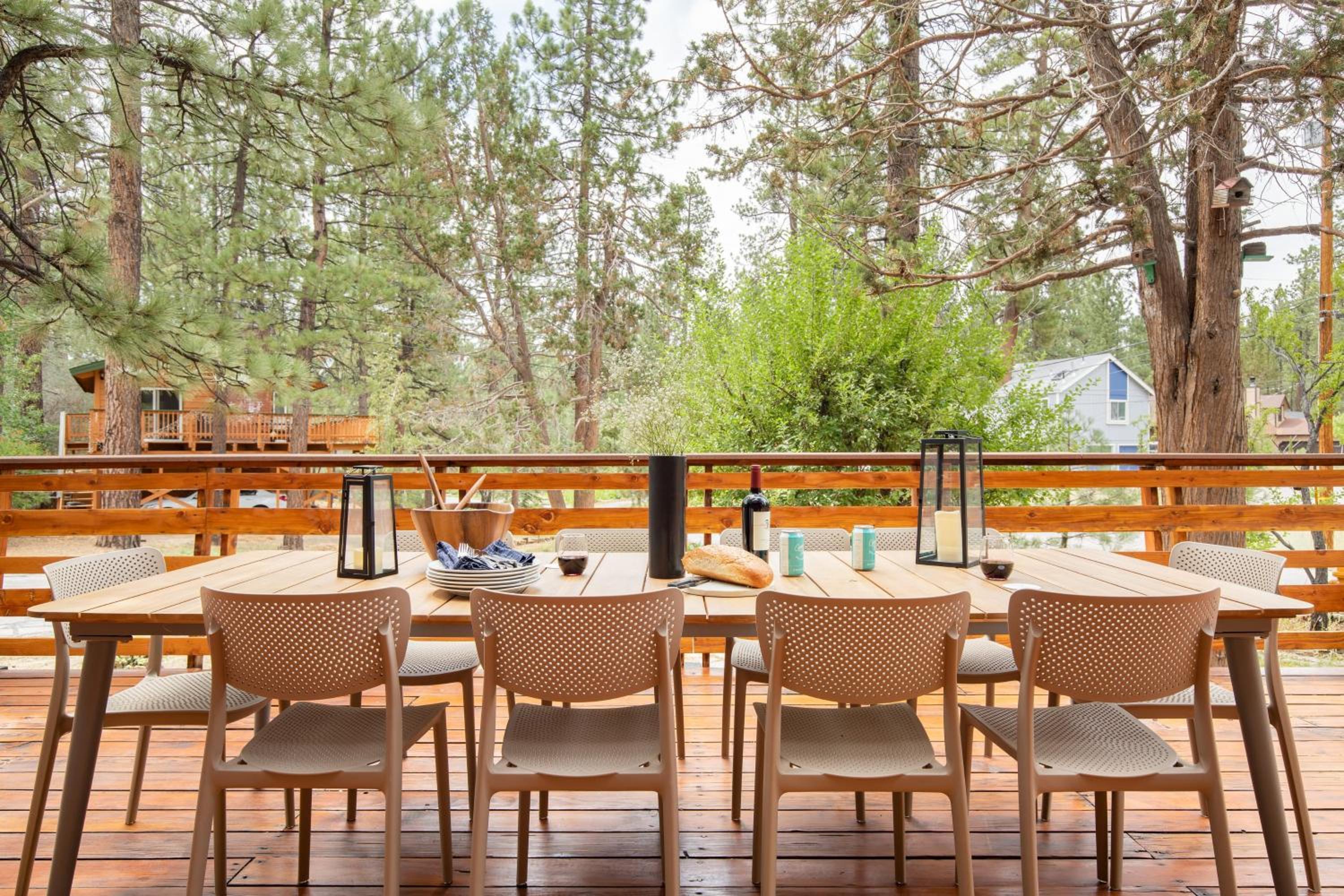 Updated Chic 4BDR w Large Deck Close to the Lake Avalon Pines by AvantStay