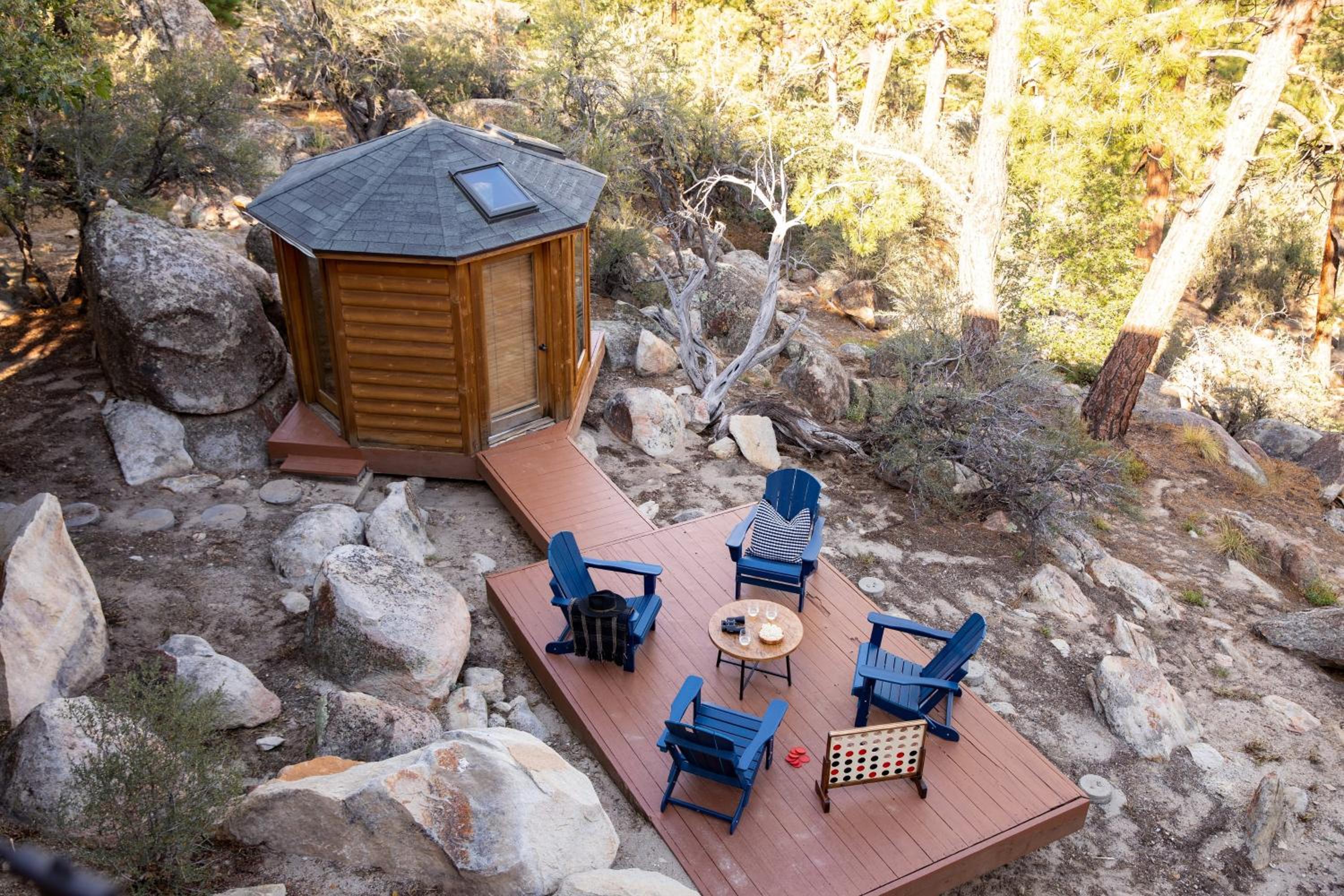 Tanglewood by AvantStay 10mins to Bear Mountain Contemporary Hillside Cabin
