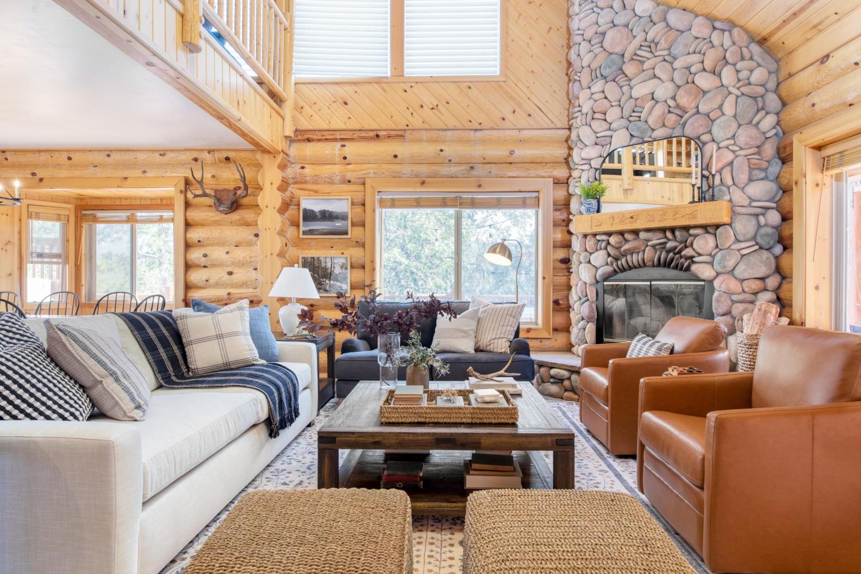 Tanglewood by AvantStay 10mins to Bear Mountain Contemporary Hillside Cabin