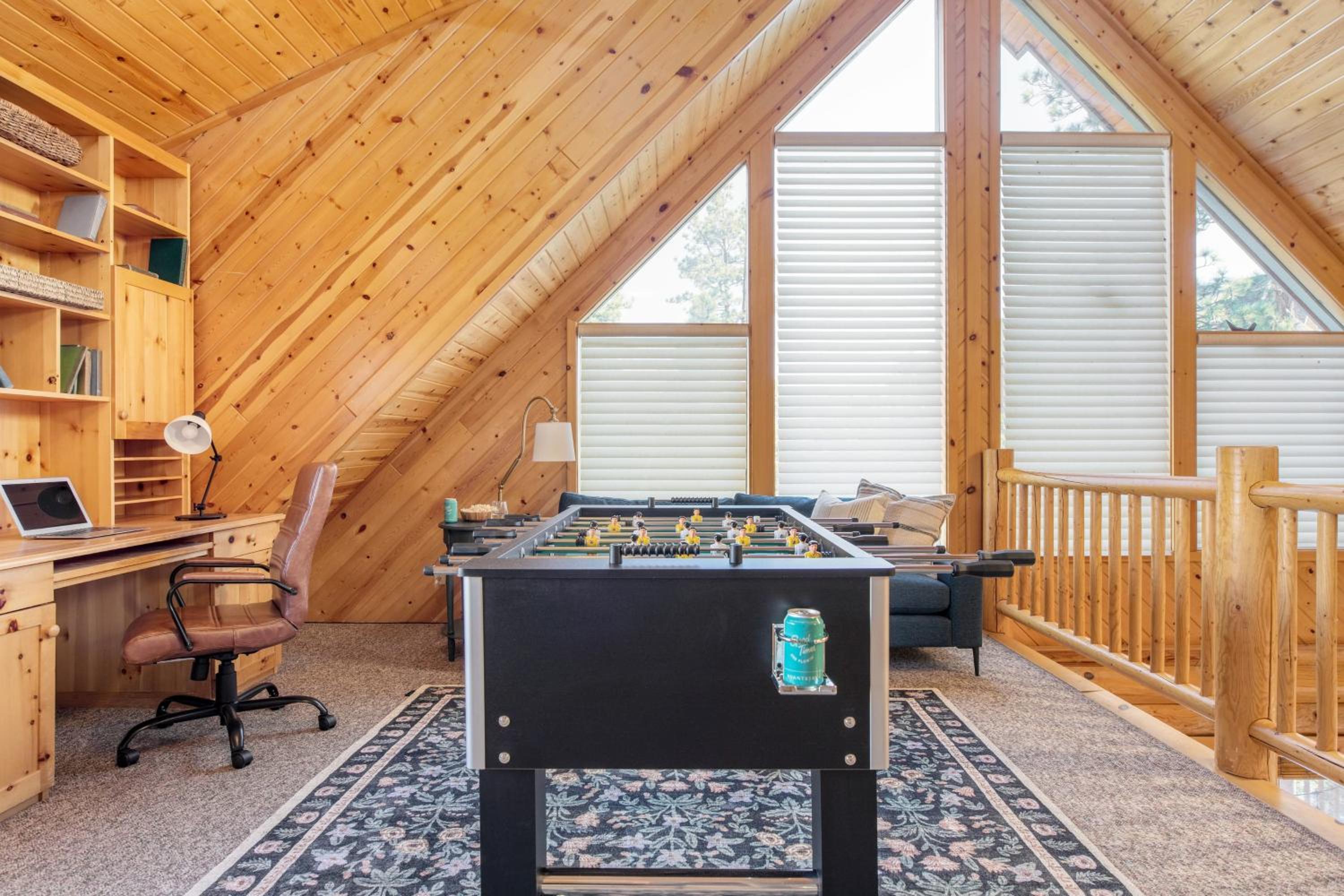 Tanglewood by AvantStay 10mins to Bear Mountain Contemporary Hillside Cabin