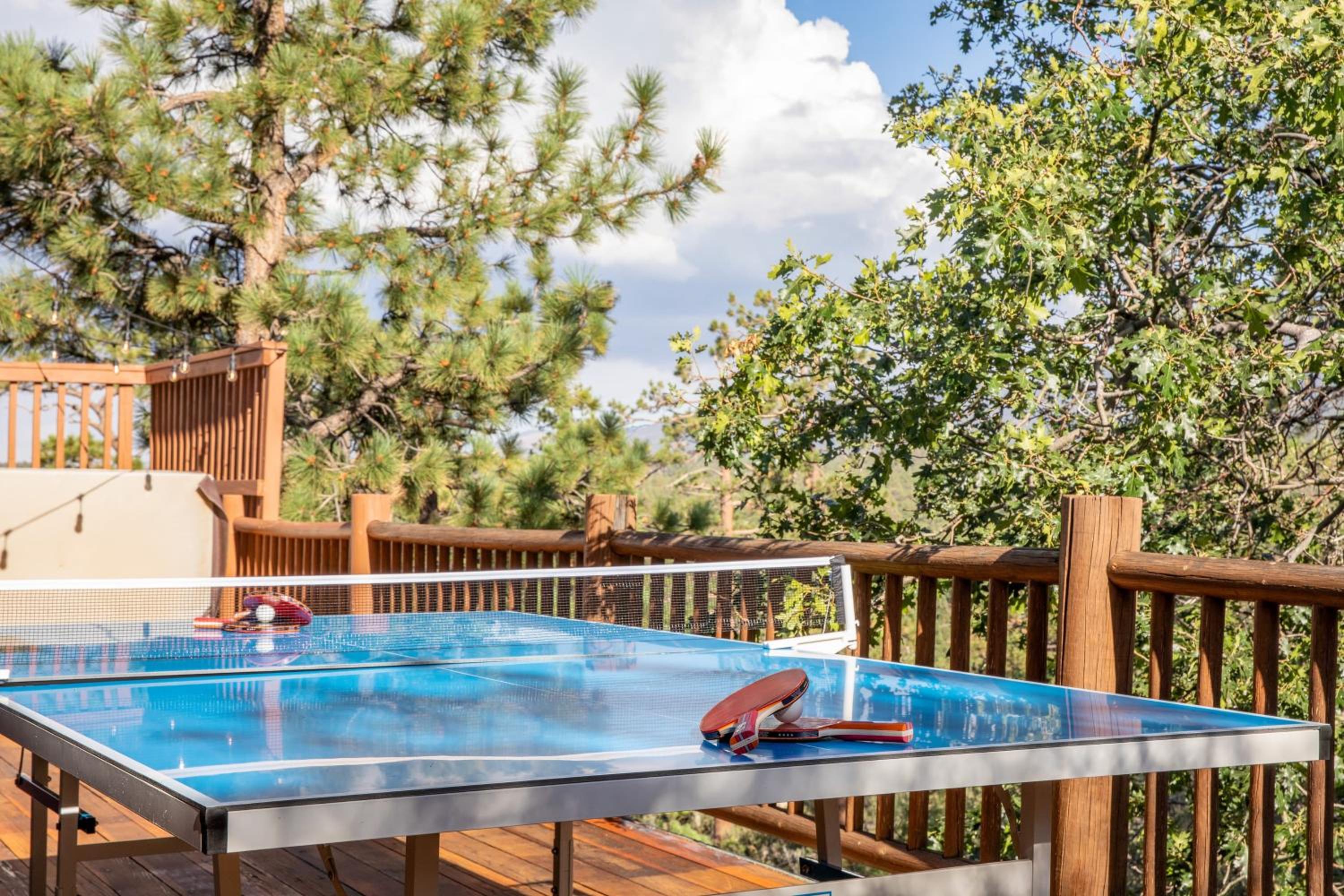 Tanglewood by AvantStay 10mins to Bear Mountain Contemporary Hillside Cabin