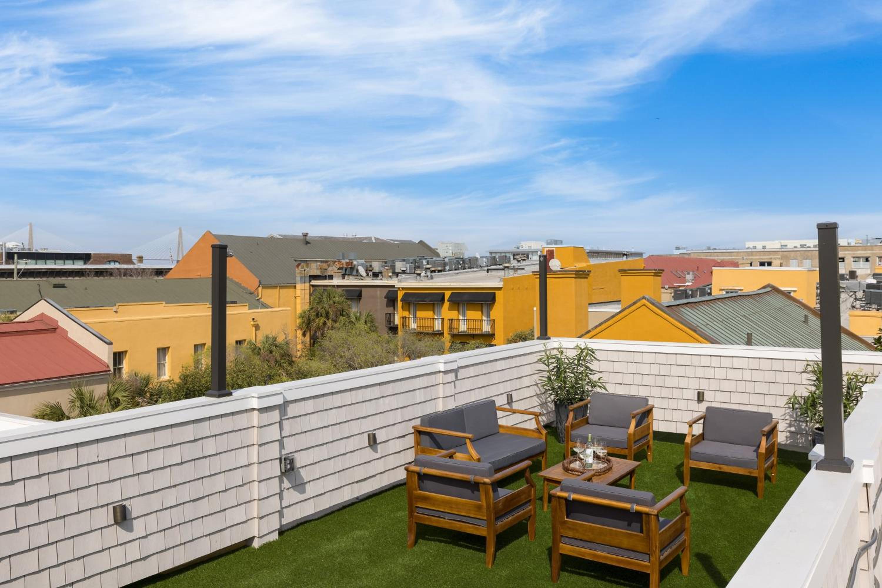 State St B by AvantStay French Quarter Rooftop Aesthetic Design