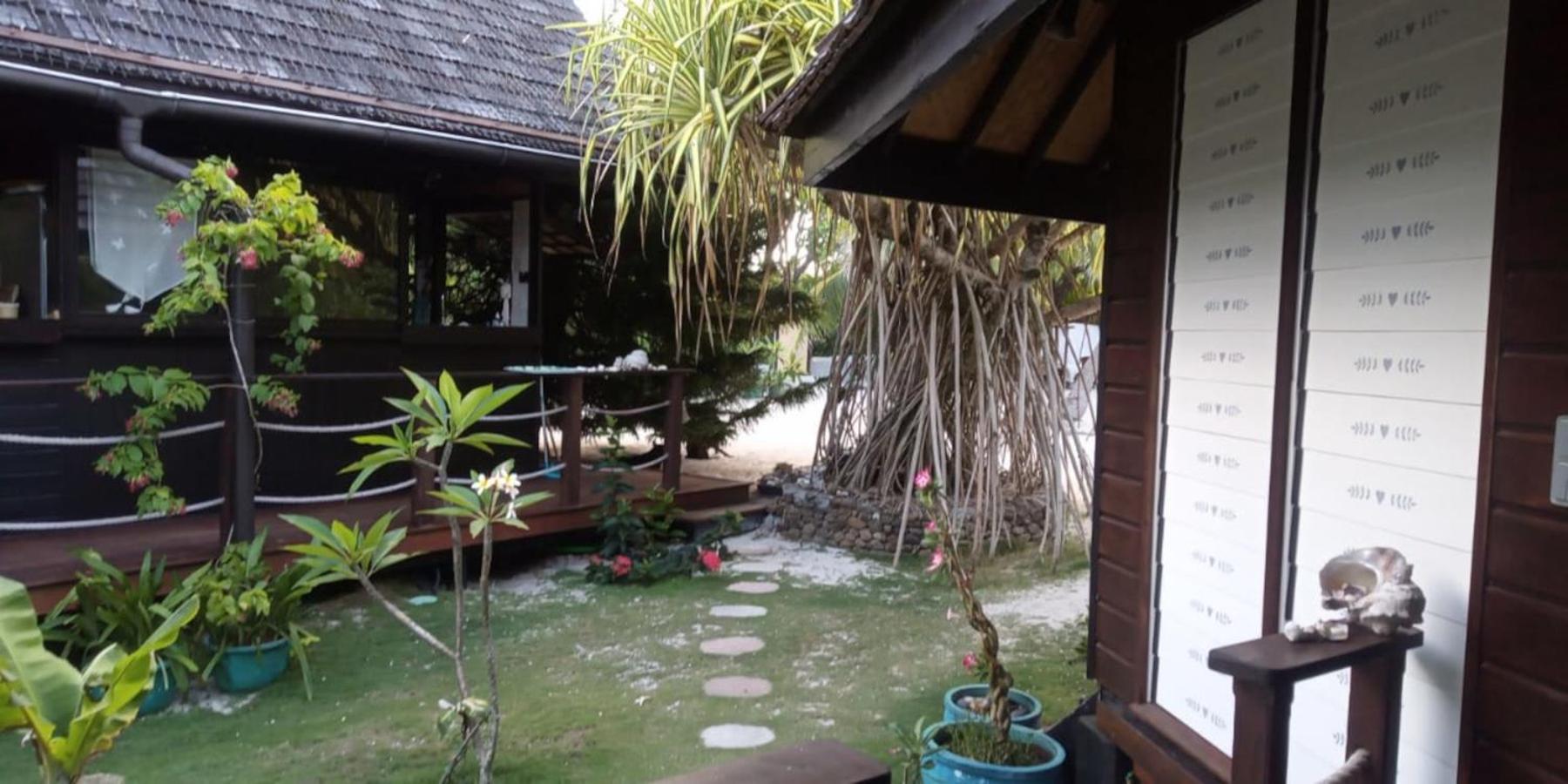 Fare Mama Fenua plage baleines Moorea Temae