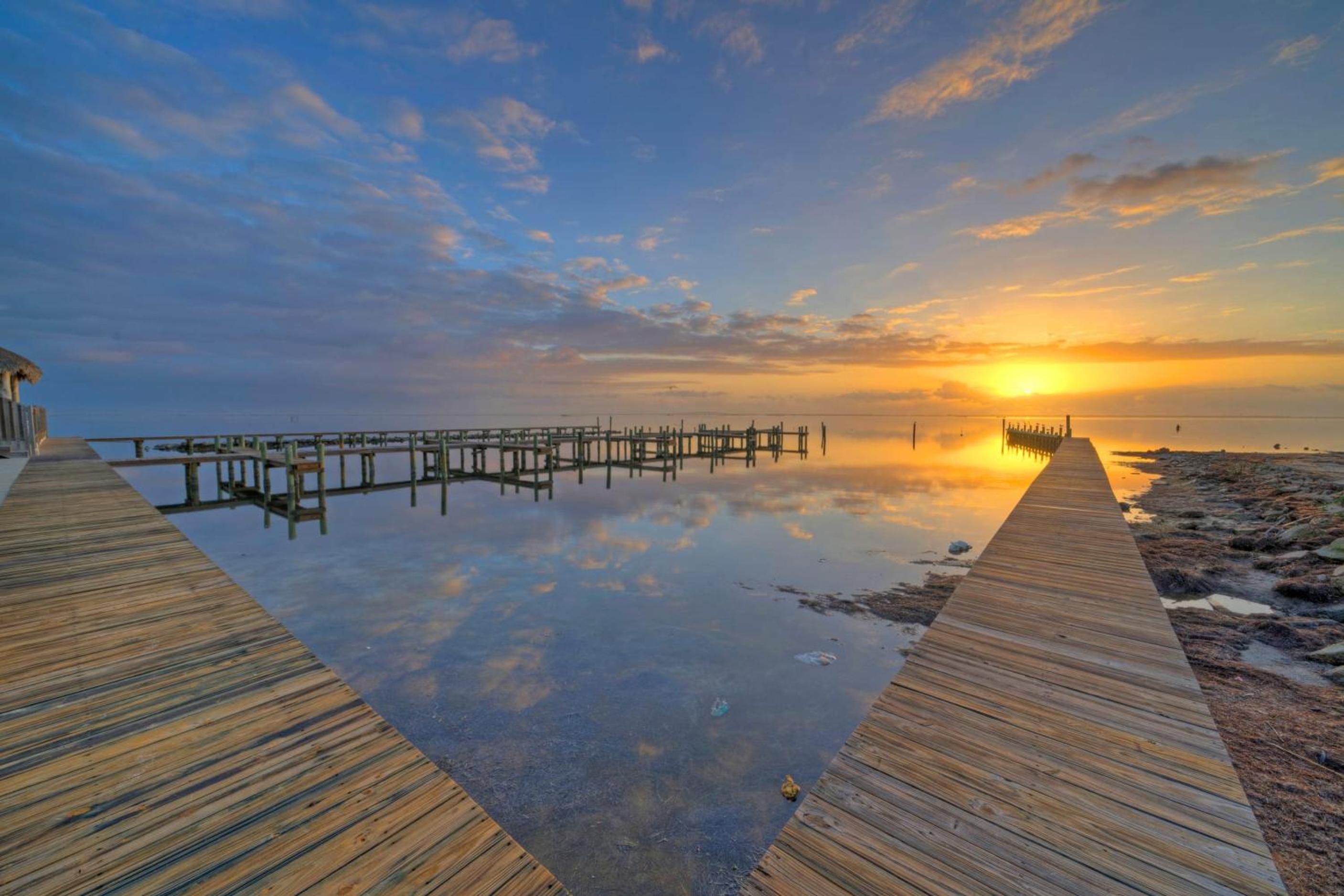 Sleeps 28 2 Homes w Boat Dock Waterfront Pool Laguna Village Haven