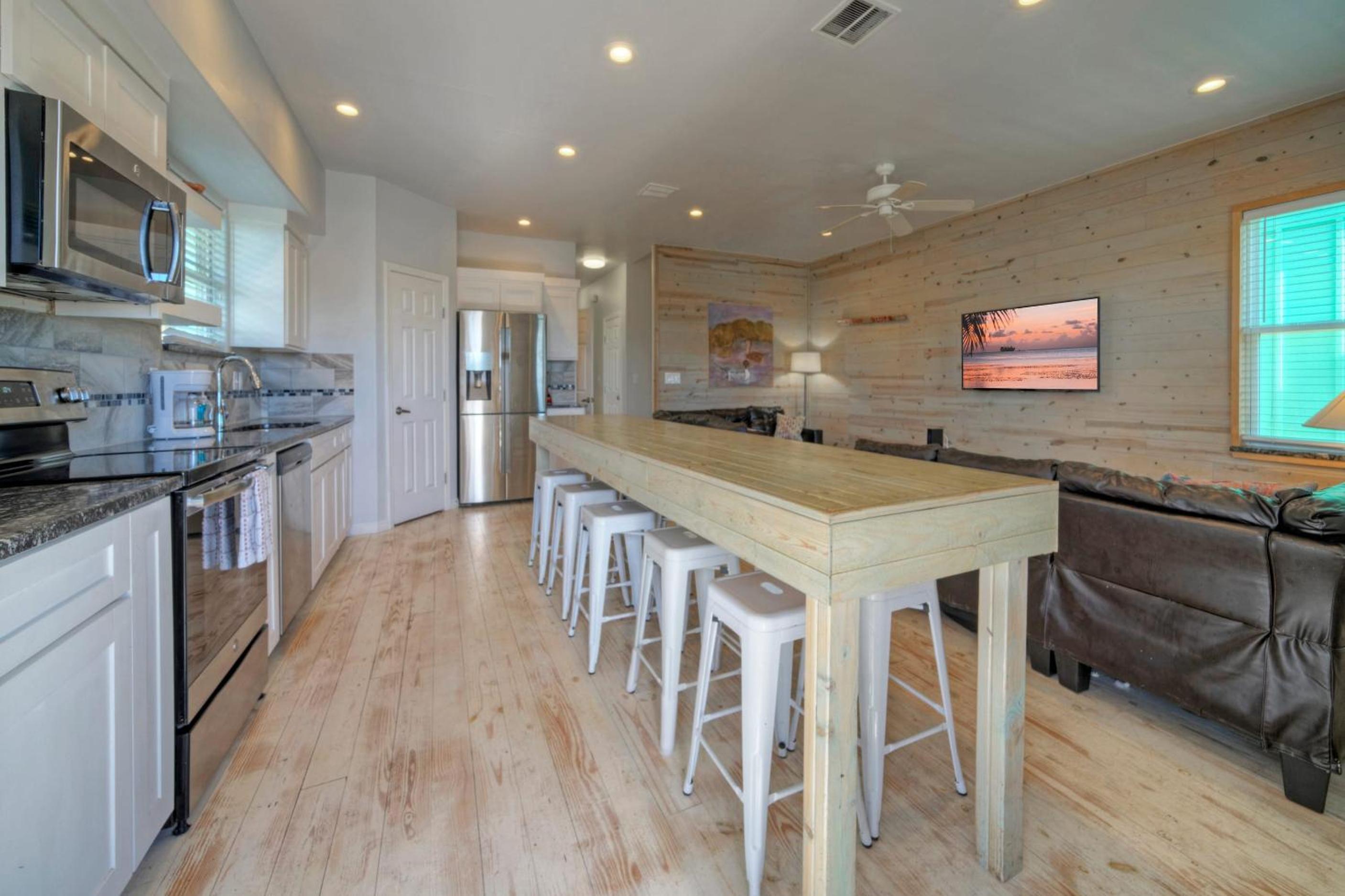 Sleeps 28 2 Homes w Boat Dock Waterfront Pool Laguna Village Haven