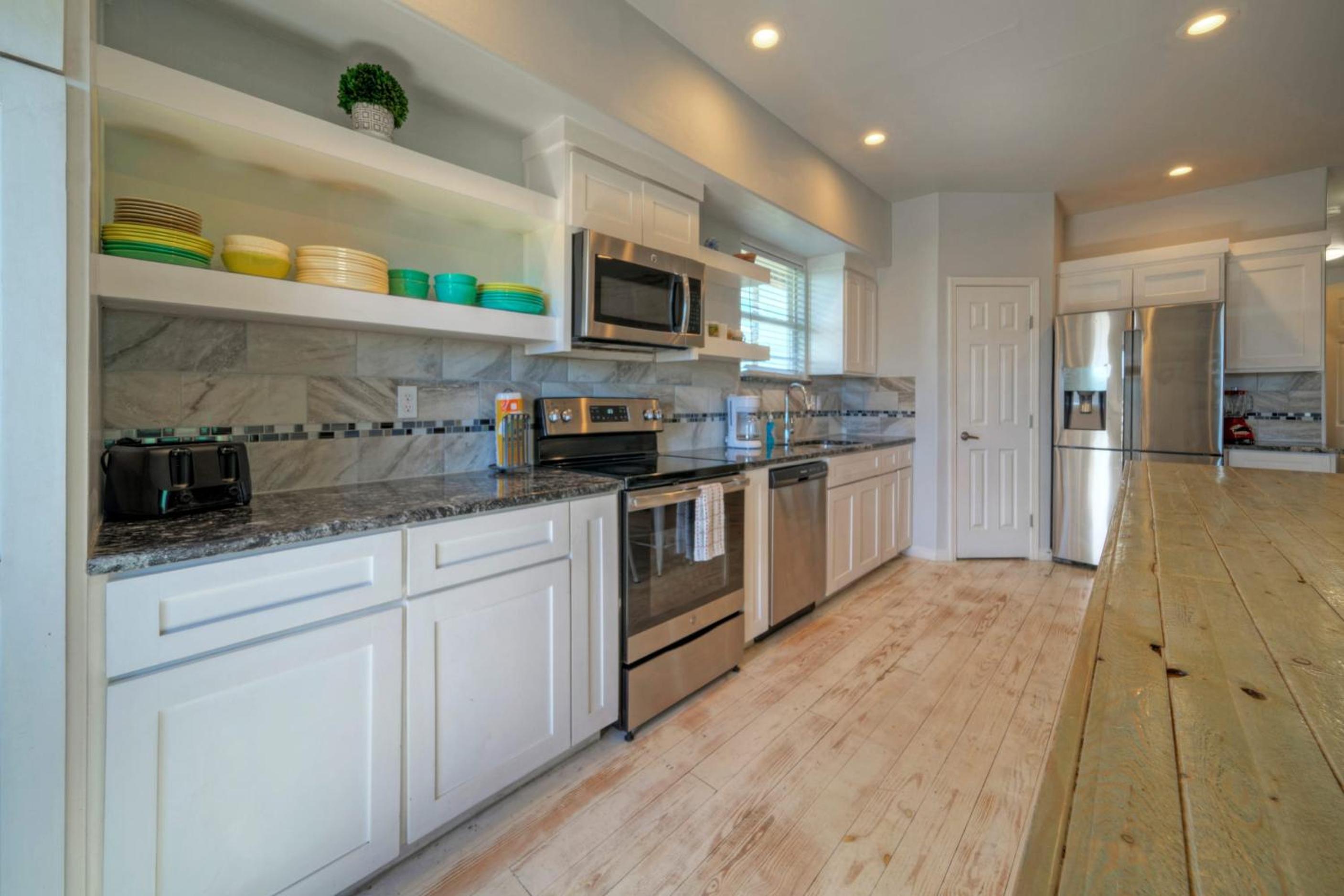 Sleeps 28 2 Homes w Boat Dock Waterfront Pool Laguna Village Haven