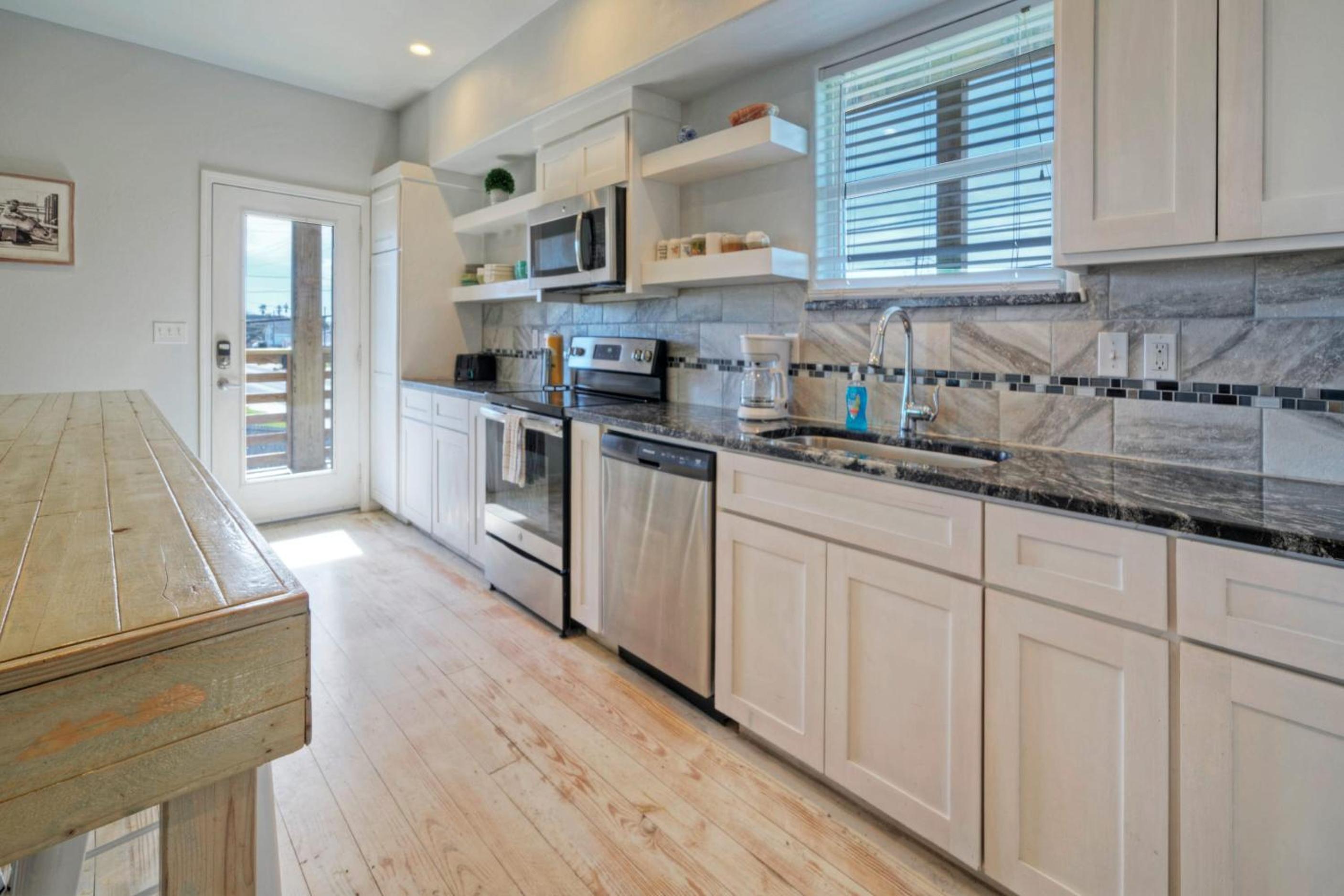 Sleeps 28 2 Homes w Boat Dock Waterfront Pool Laguna Village Haven
