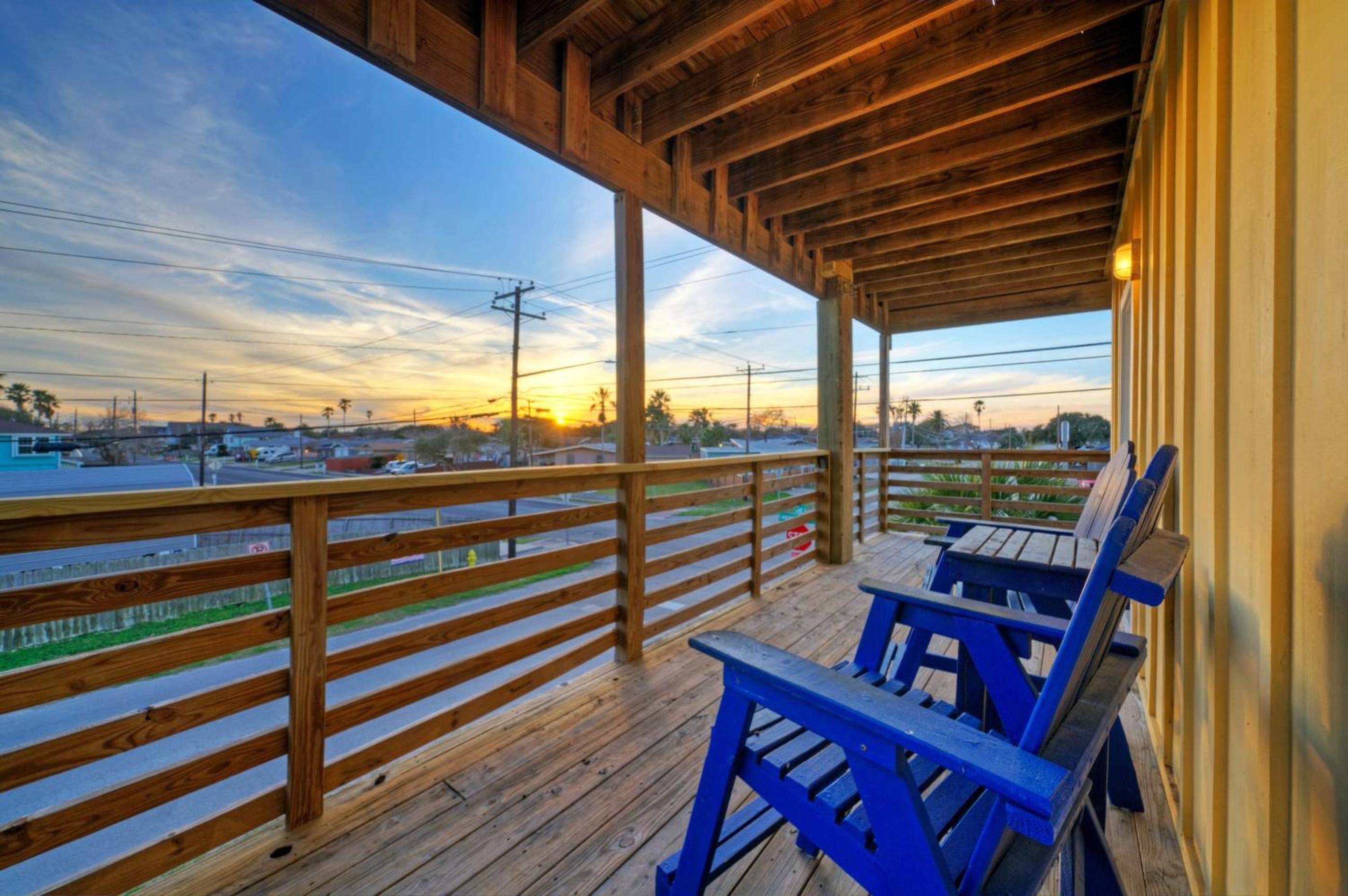 Sleeps 28 2 Homes w Boat Dock Waterfront Pool Laguna Village Haven