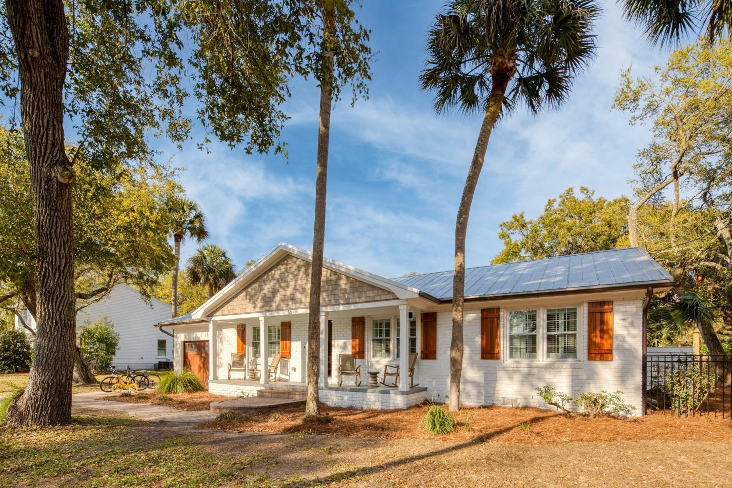 Sawyer by AvantStay Stunning Isle Of Palms Home w Pool