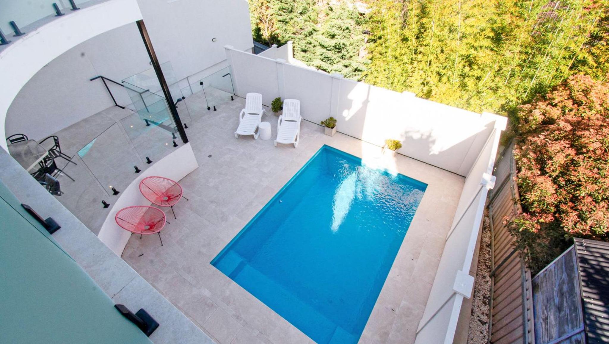 Heights of Luxury - Elite Contemporary Entertainer
