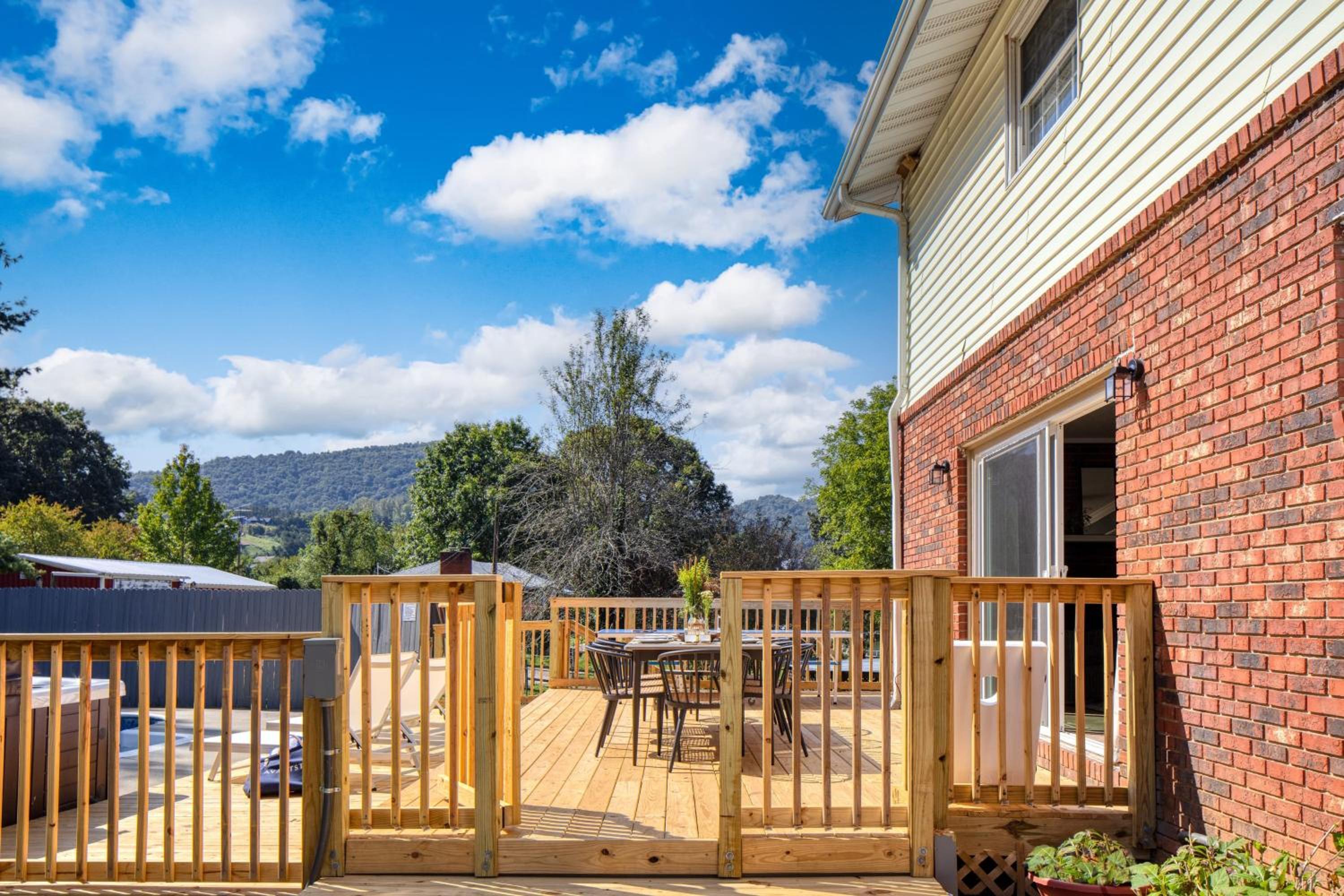 Ridge Valley by AvantStay Upscale Asheville Escape w Pool