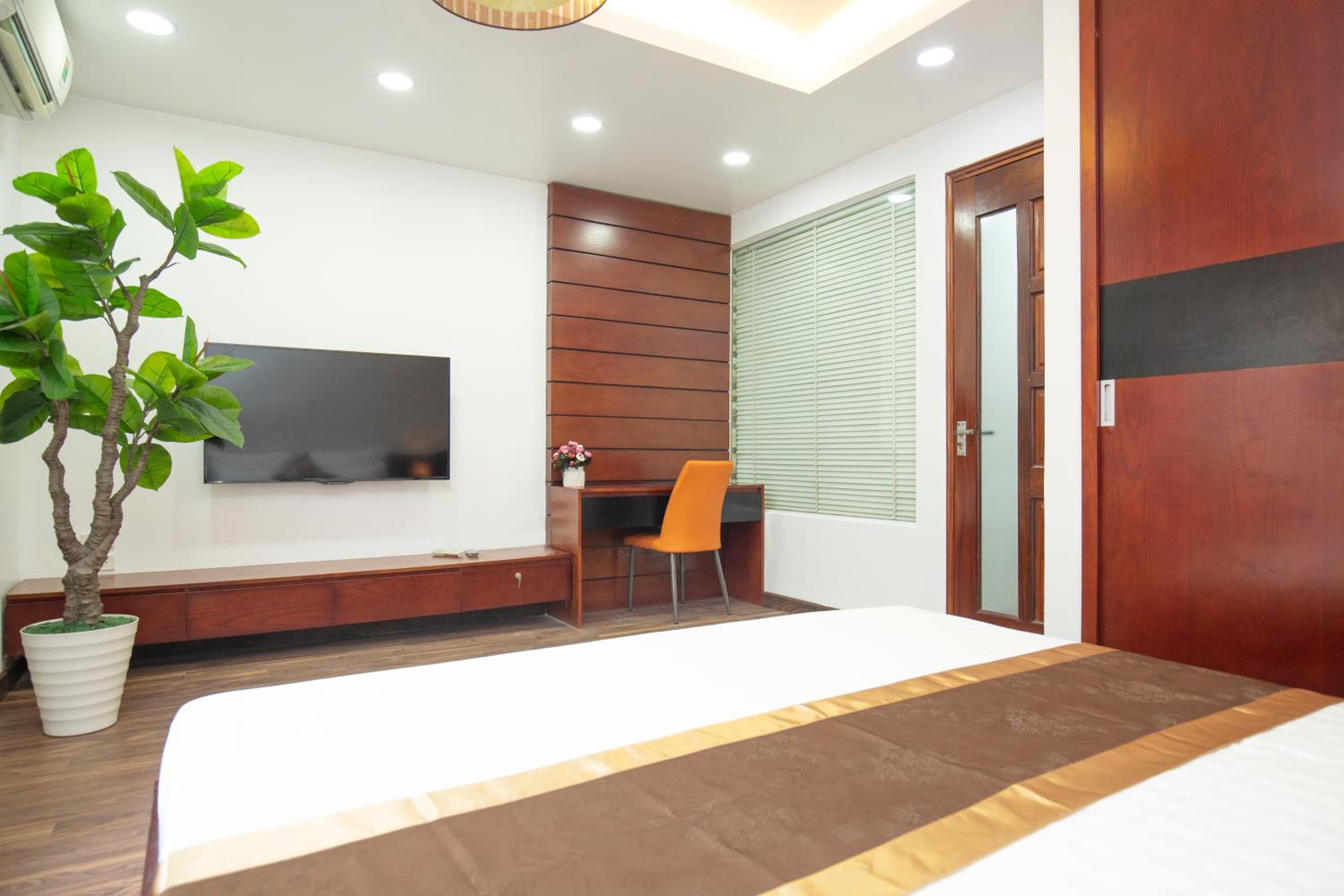 Sumitomo 12 Apartment -Lane 535 Kim Ma Street