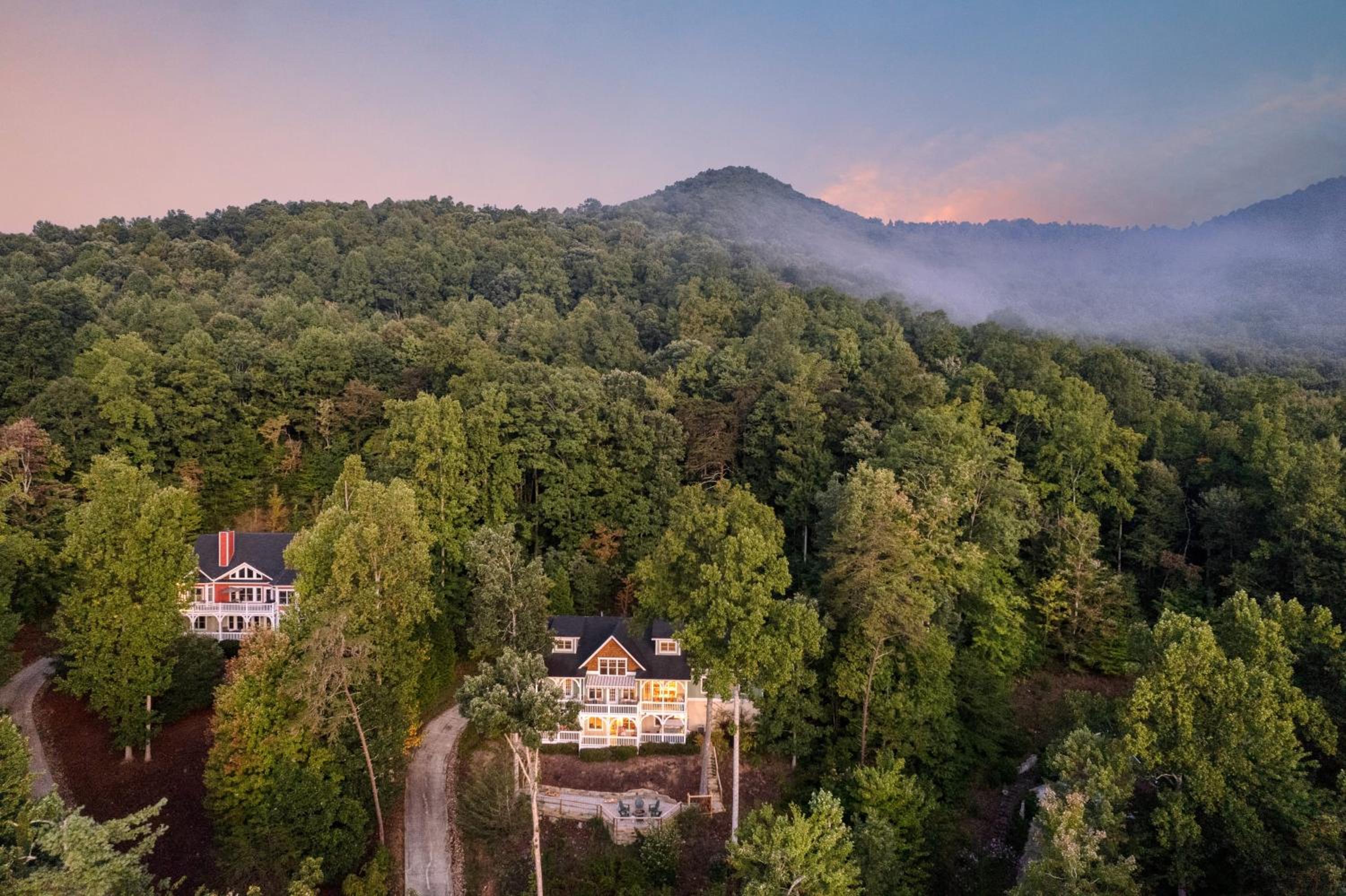 Juliet by AvantStay Mountain Views Near AshevilleBlack Mountain