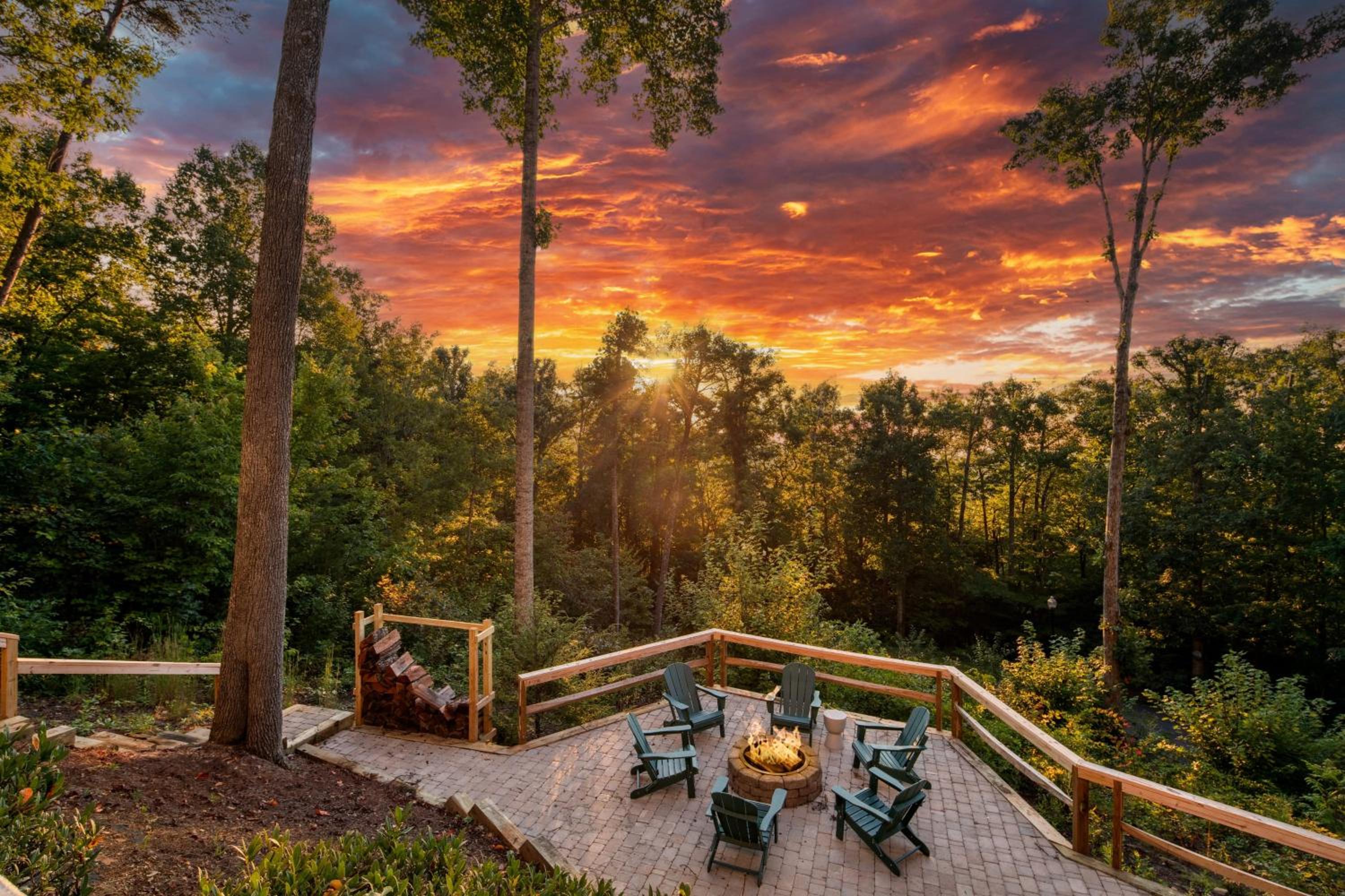 Juliet by AvantStay Mountain Views Near AshevilleBlack Mountain