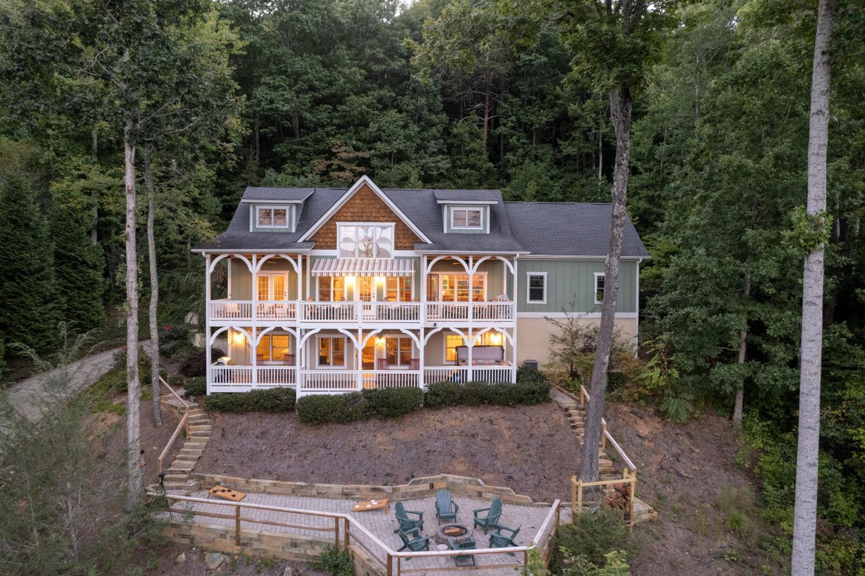 Juliet by AvantStay Mountain Views Near AshevilleBlack Mountain