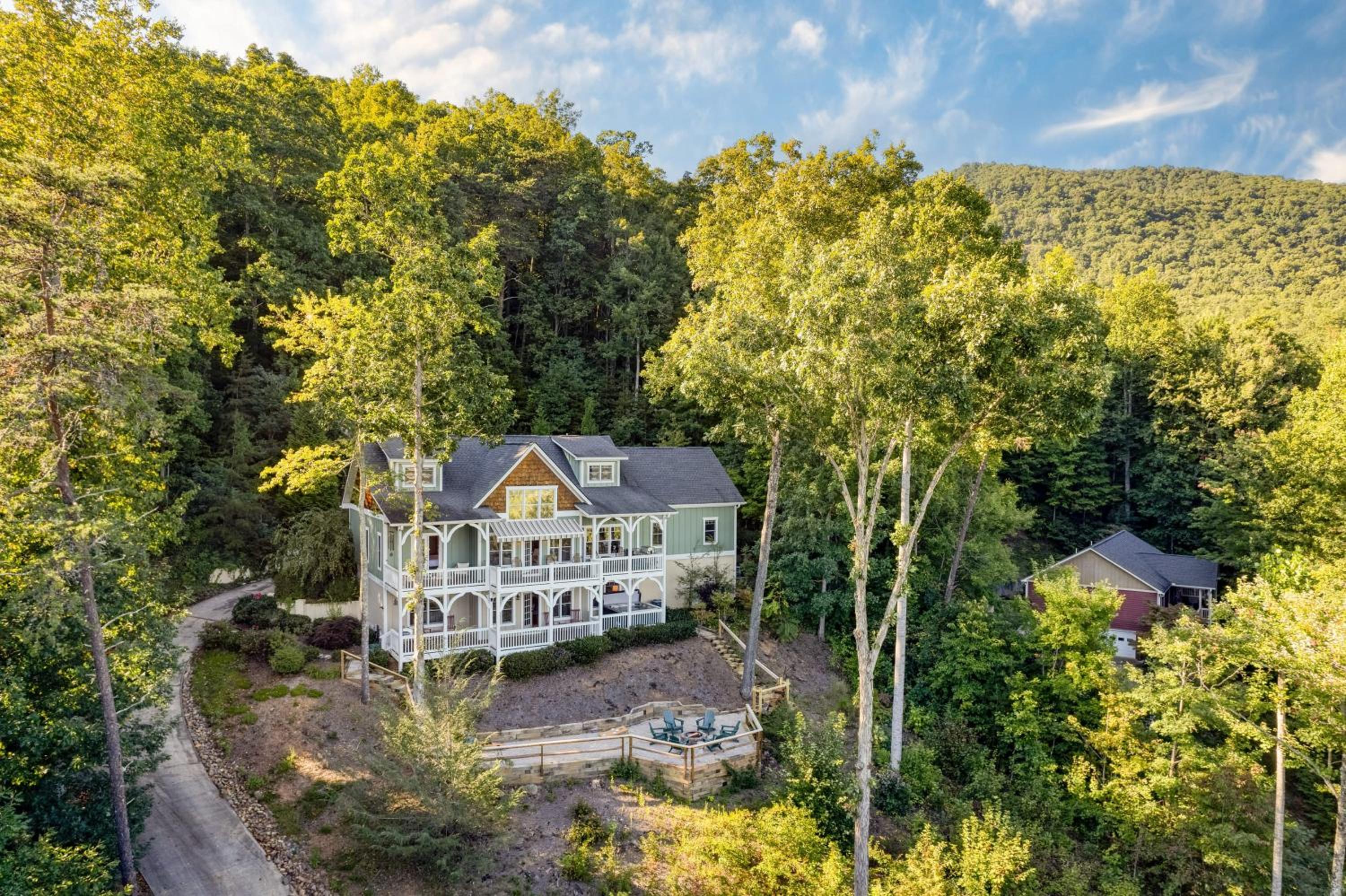 Juliet by AvantStay Mountain Views Near AshevilleBlack Mountain