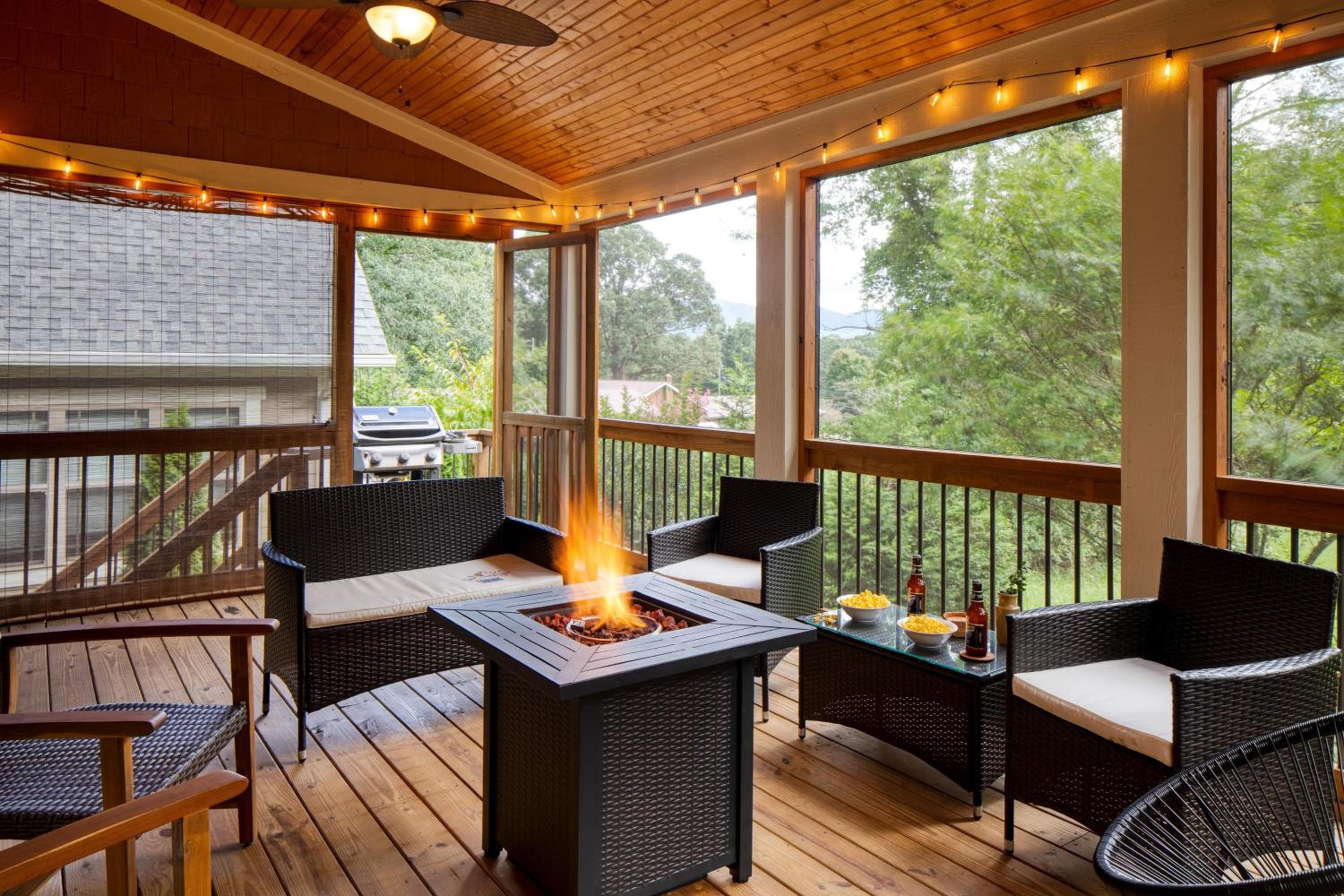 Sweetgum by AvantStay Black Mountain Retreat w Covered Deck