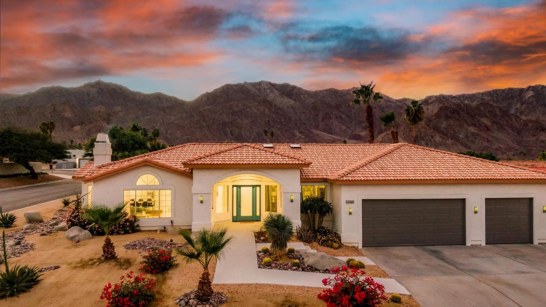 Casa Piña by AvantStay Vibrant Palm Springs Oasis w Colorful Stylish Design