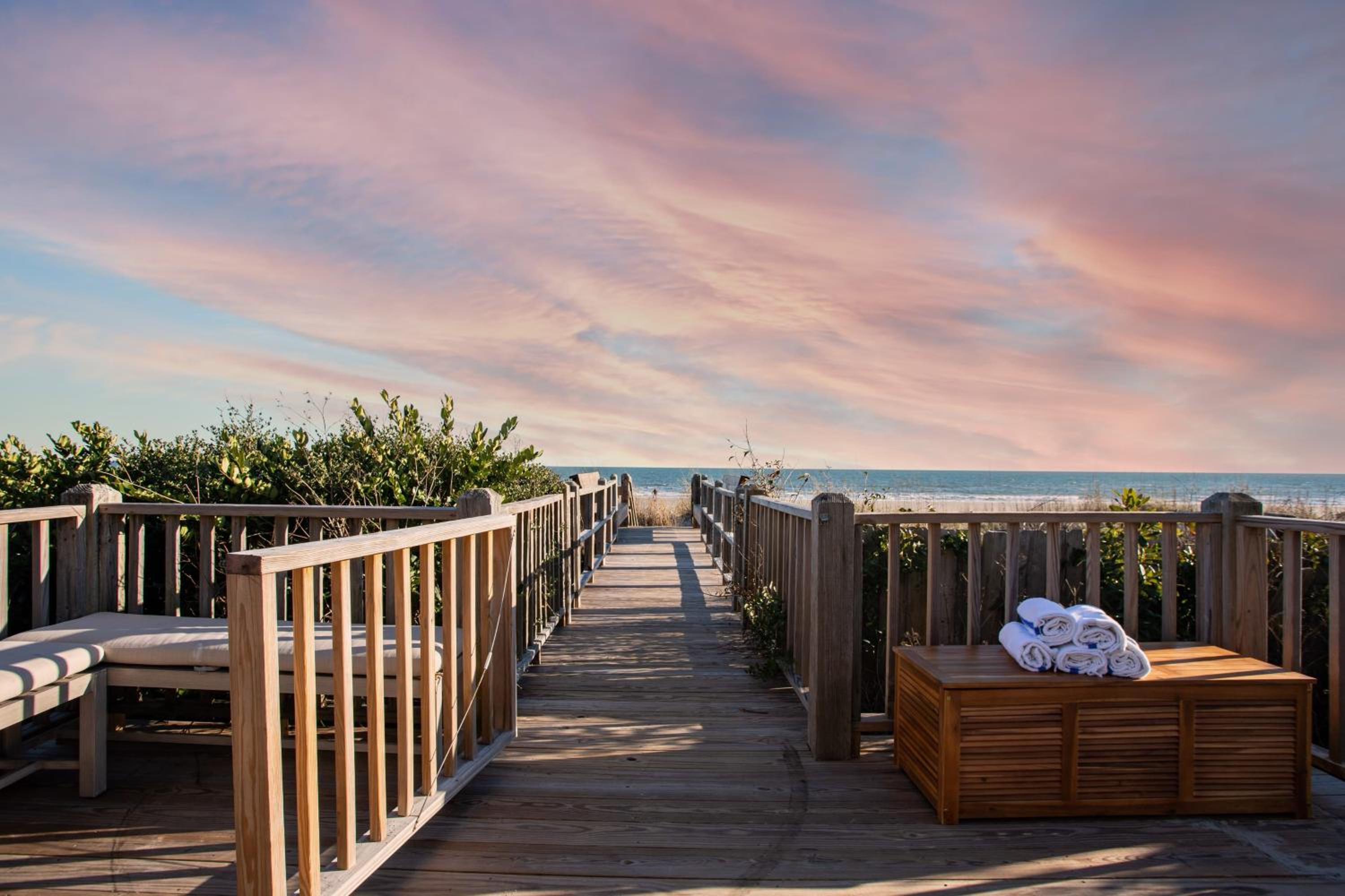 Lighthouse by AvantStay Beachfront View Home w Pool Table Ping Pong