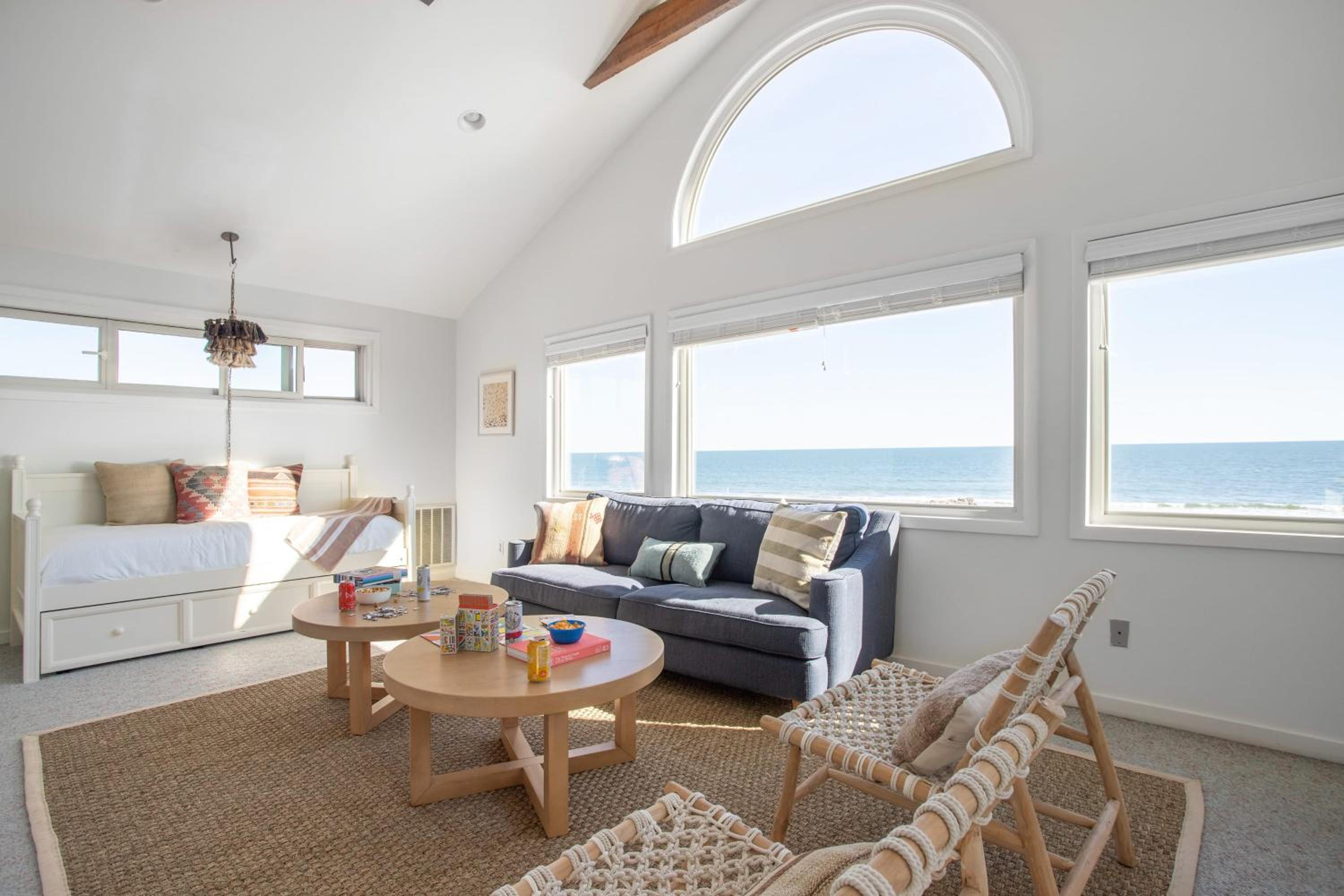 Lighthouse by AvantStay Beachfront View Home w Pool Table Ping Pong
