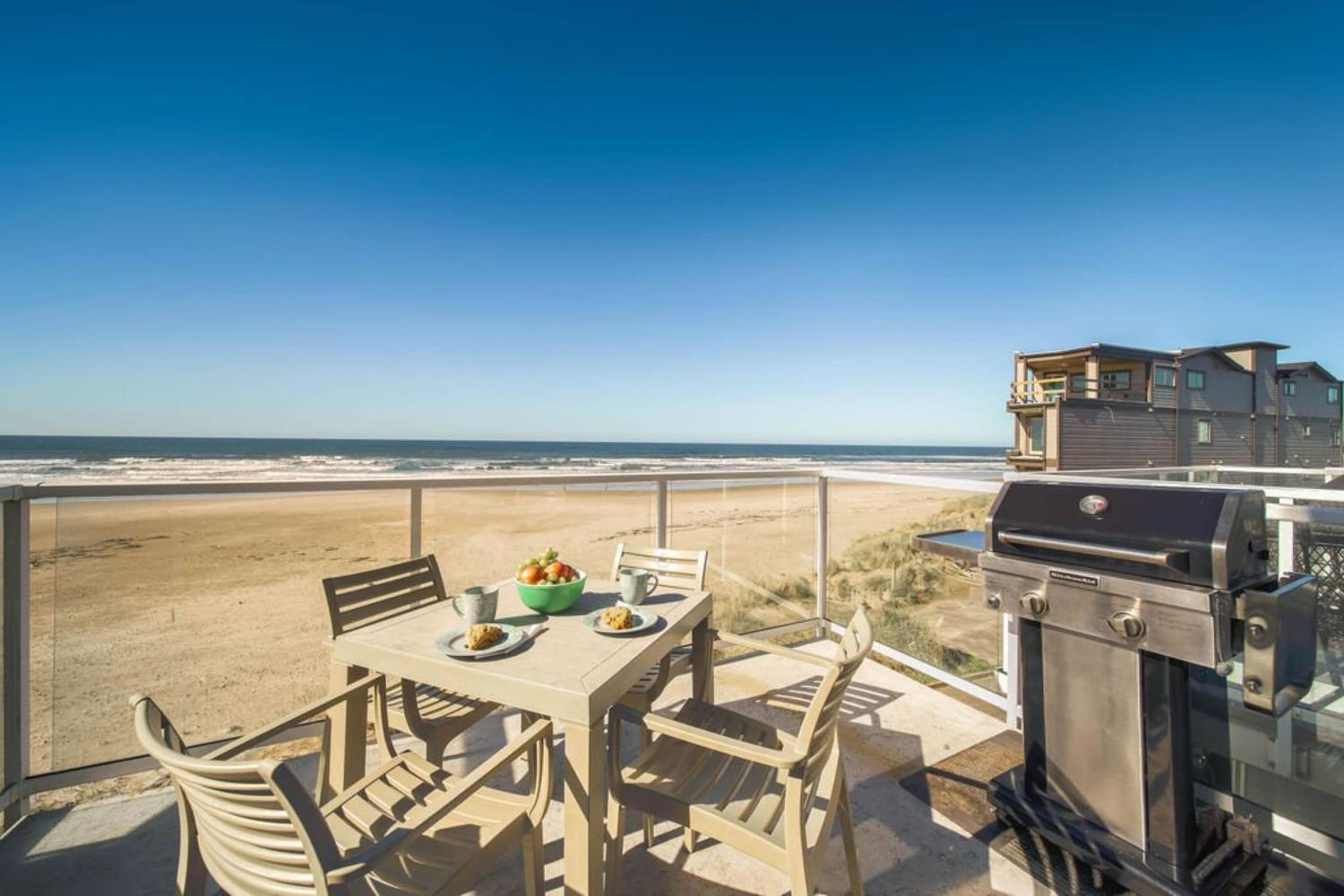 Moonlight by AvantStay Modern Home w Views Direct Access to Rockaway Beach view 5
