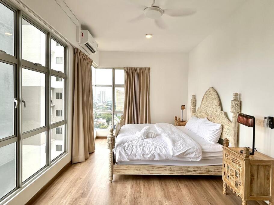 3 bedroom apt L21 in kl sentral with city view