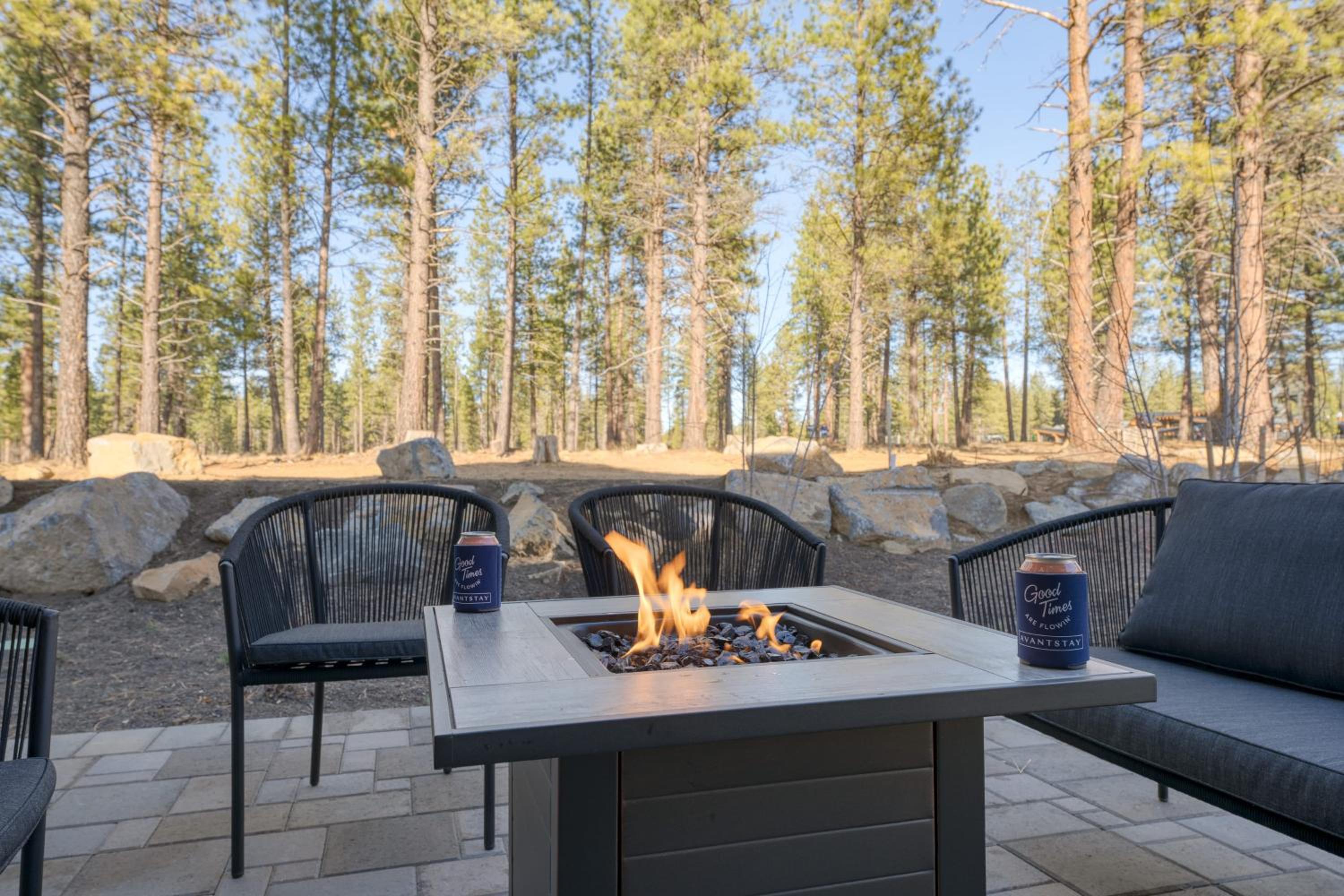 Grand Fir by AvantStay Hot Tub and Firepit