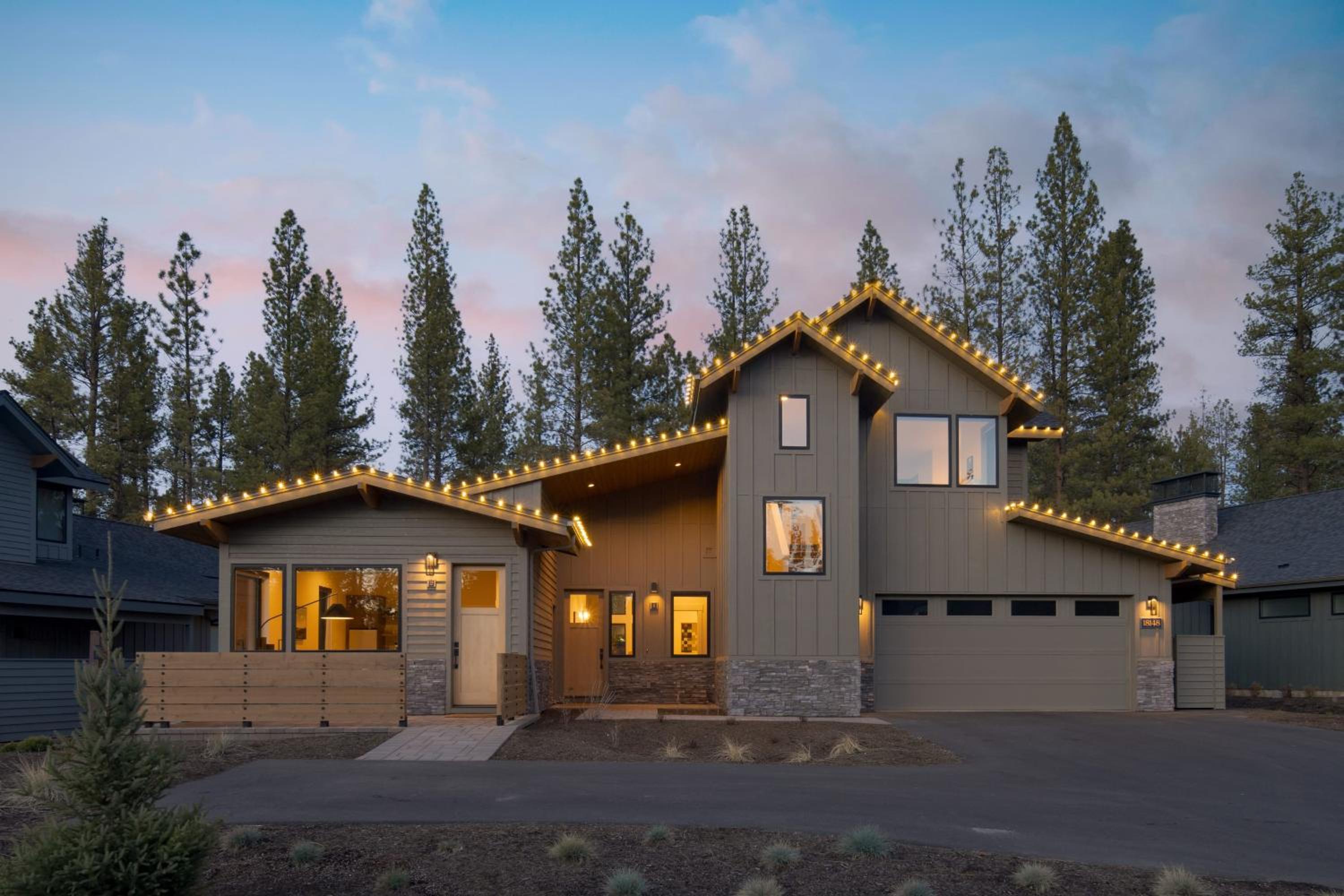 Grand Fir by AvantStay Hot Tub and Firepit