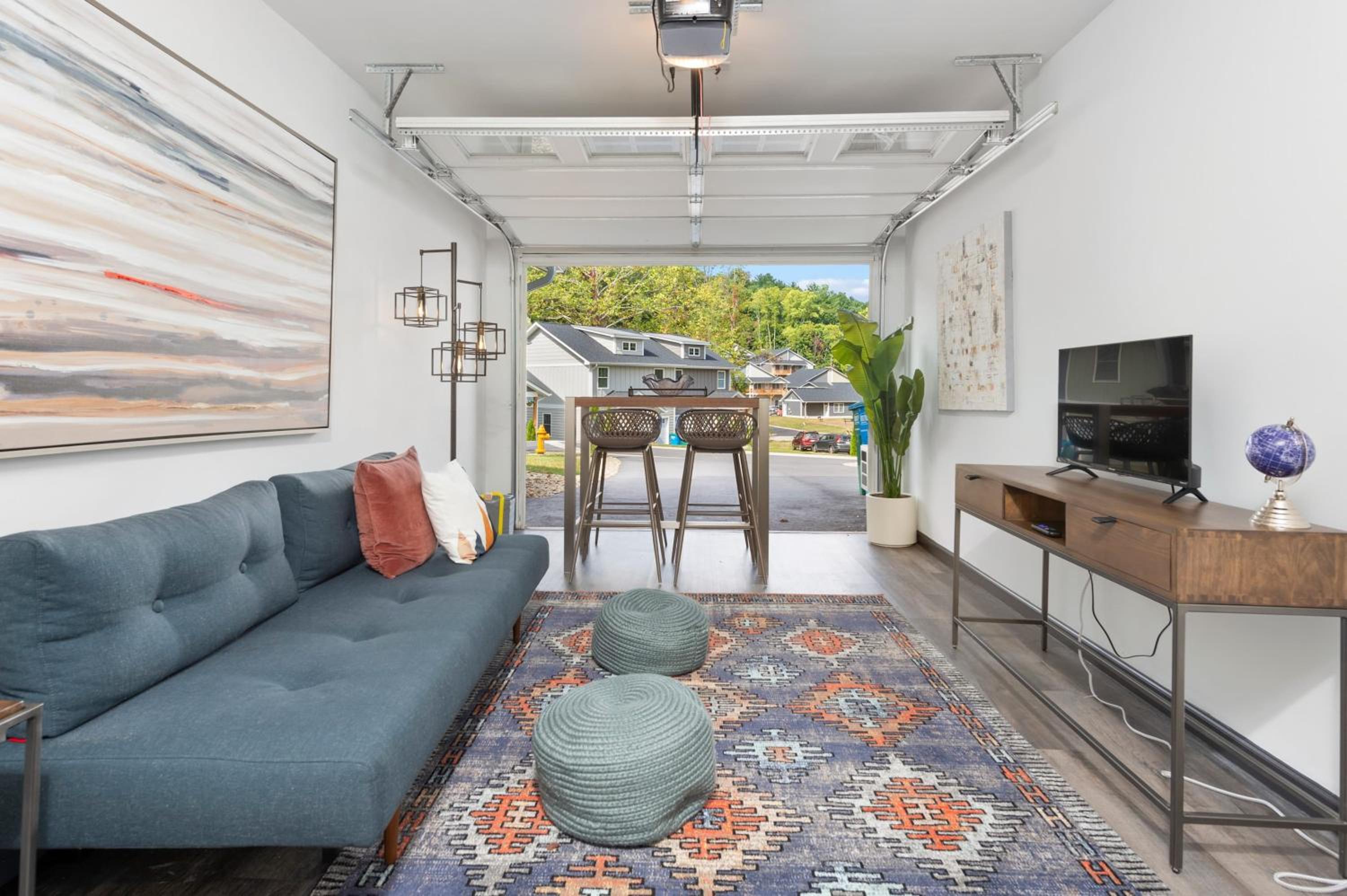 Modern Asheville Townhome 6 Min to Downtown Fire Pit Patio