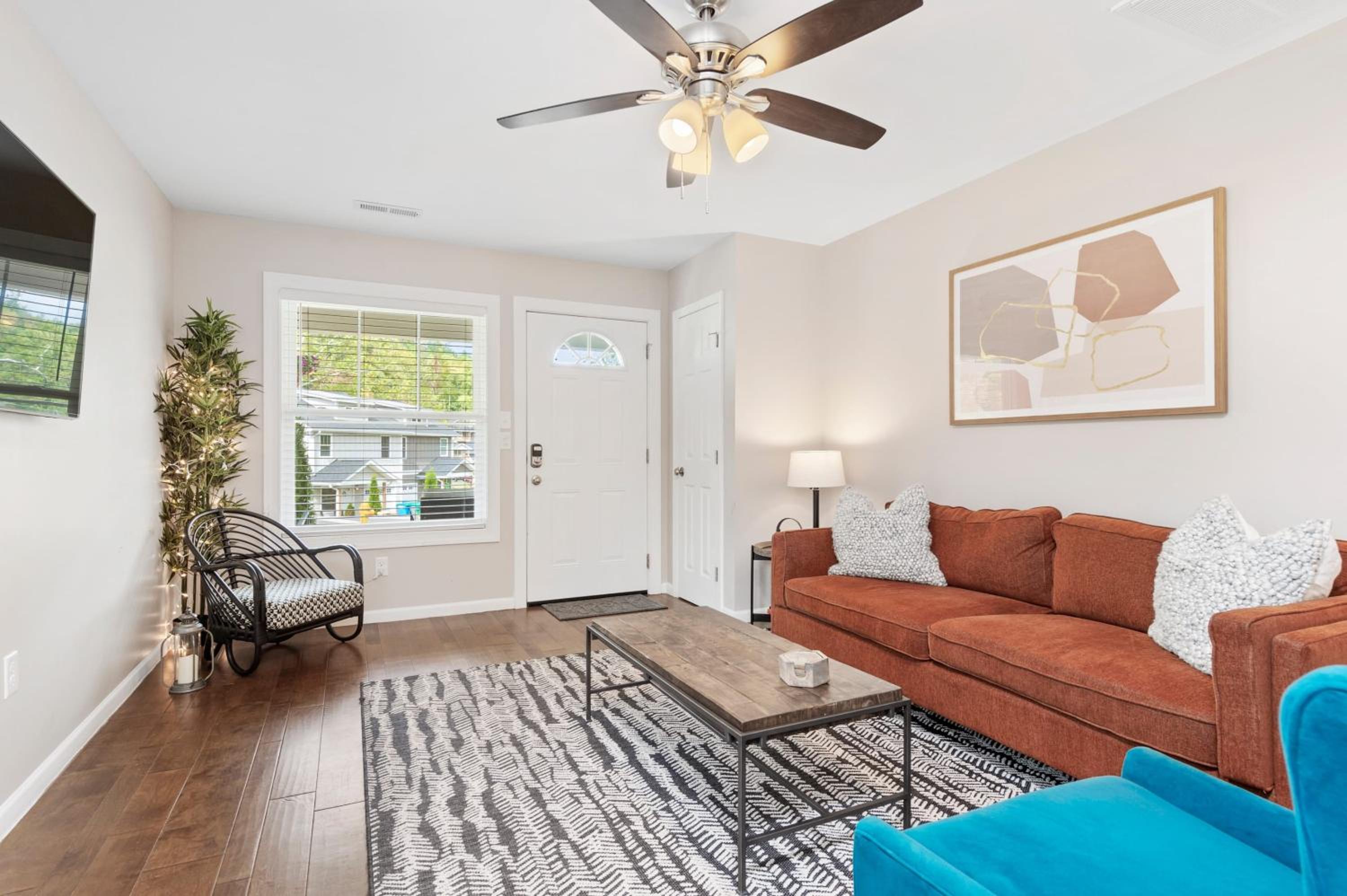 Modern Asheville Townhome 6 Min to Downtown Fire Pit Patio