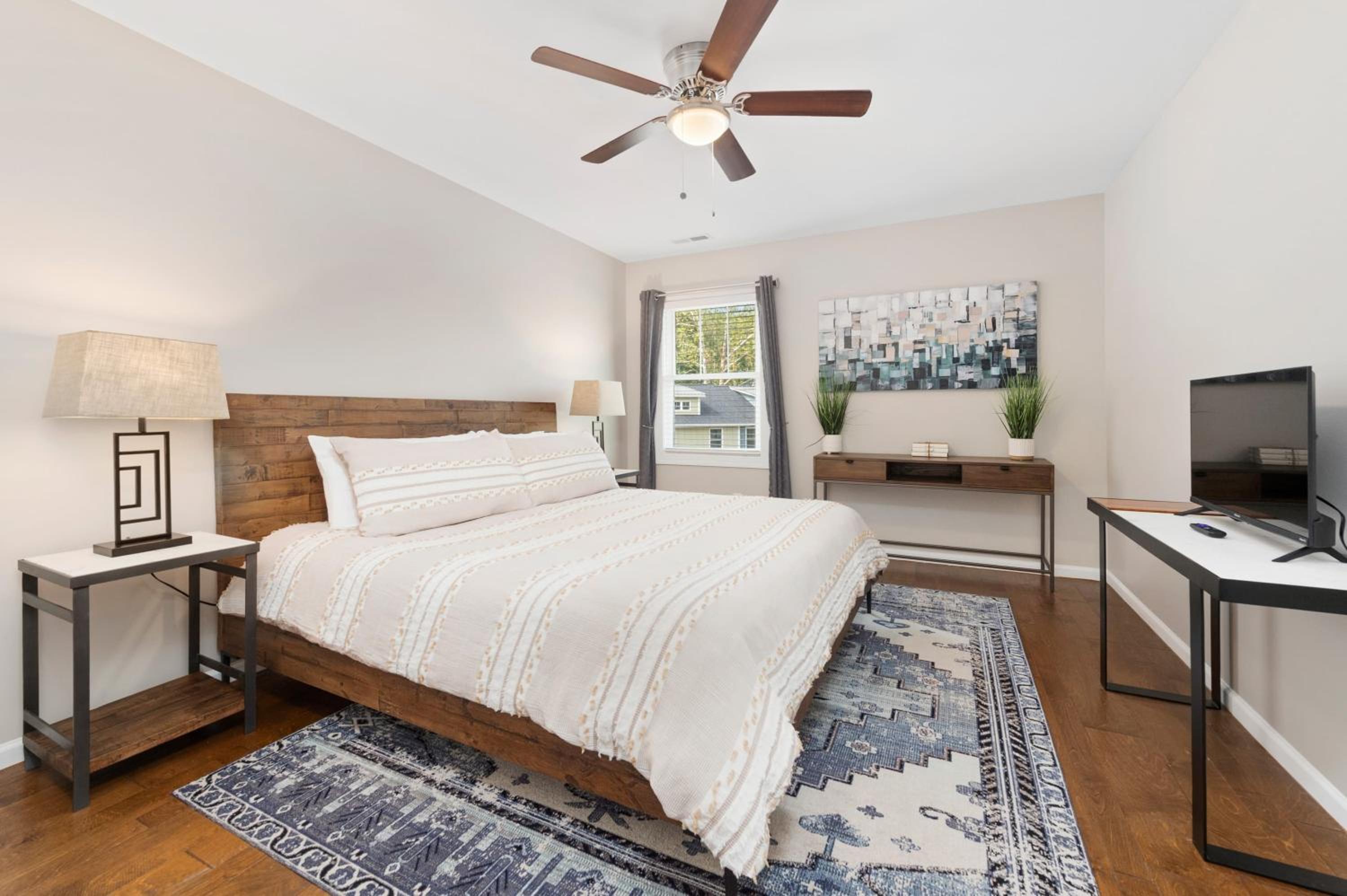 Modern Asheville Townhome 6 Min to Downtown Fire Pit Patio