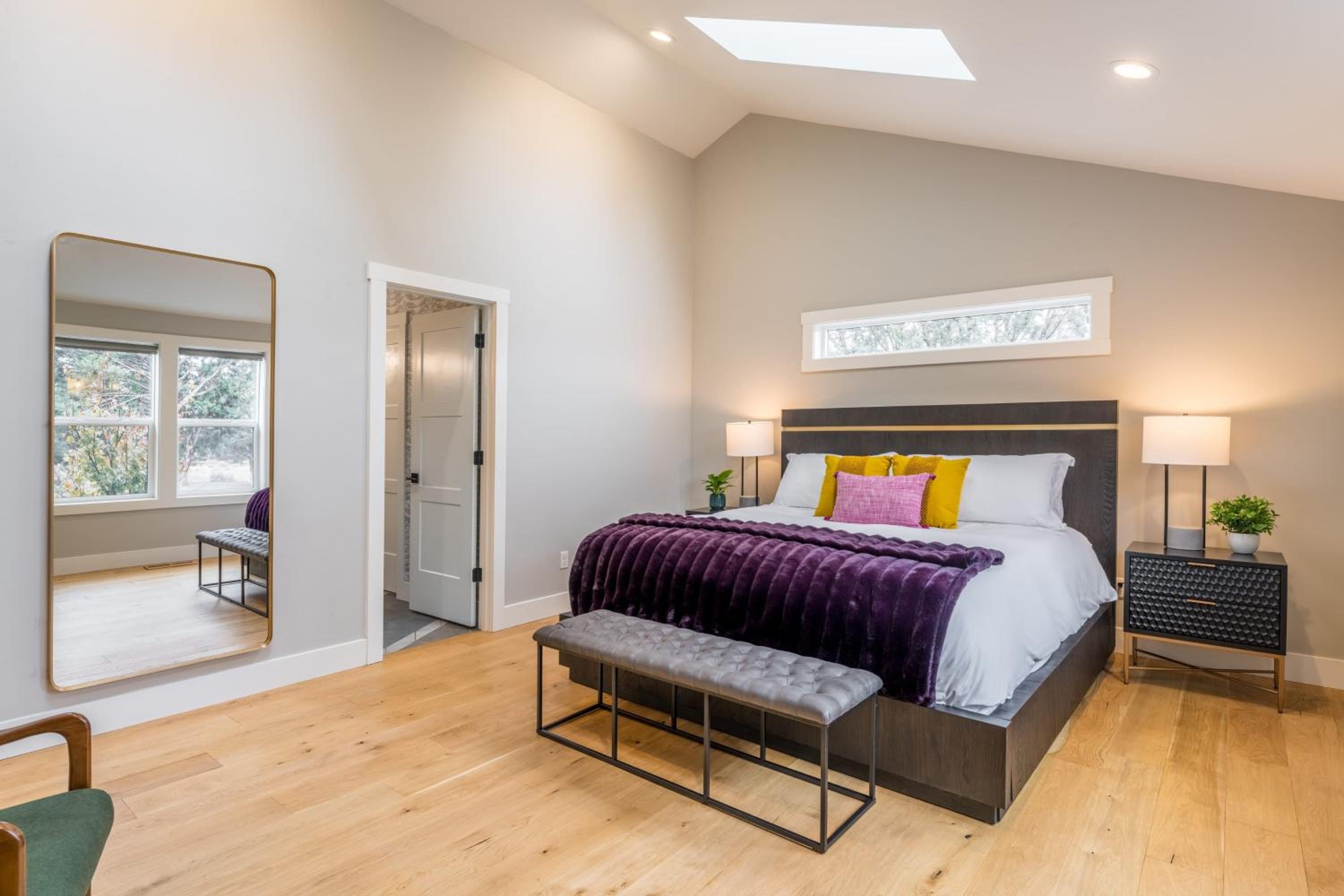 The Gem Estate by AvantStay Modern Farmhouse w Lavender Fields Hot Tub
