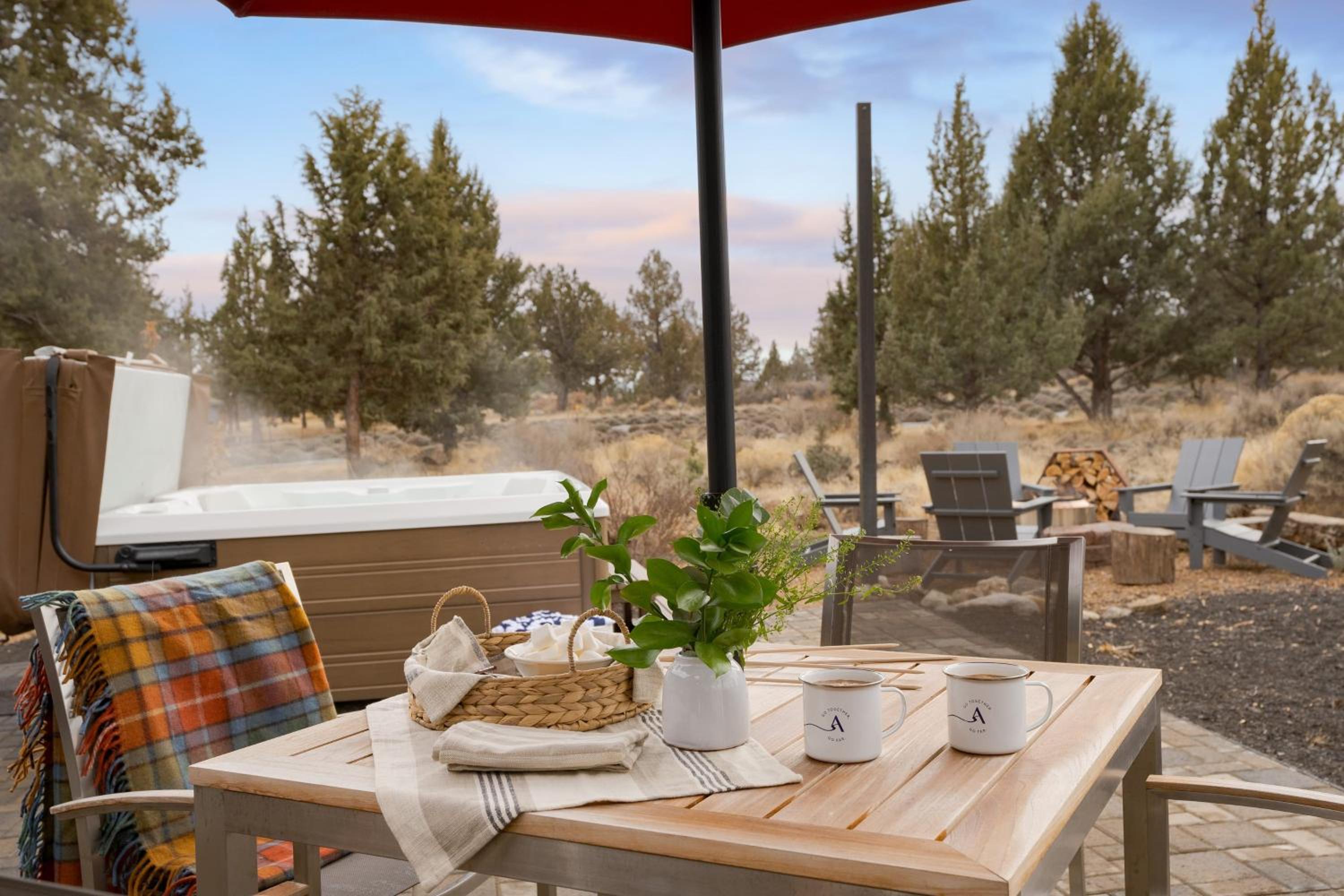 The Gem Estate by AvantStay Modern Farmhouse w Lavender Fields Hot Tub